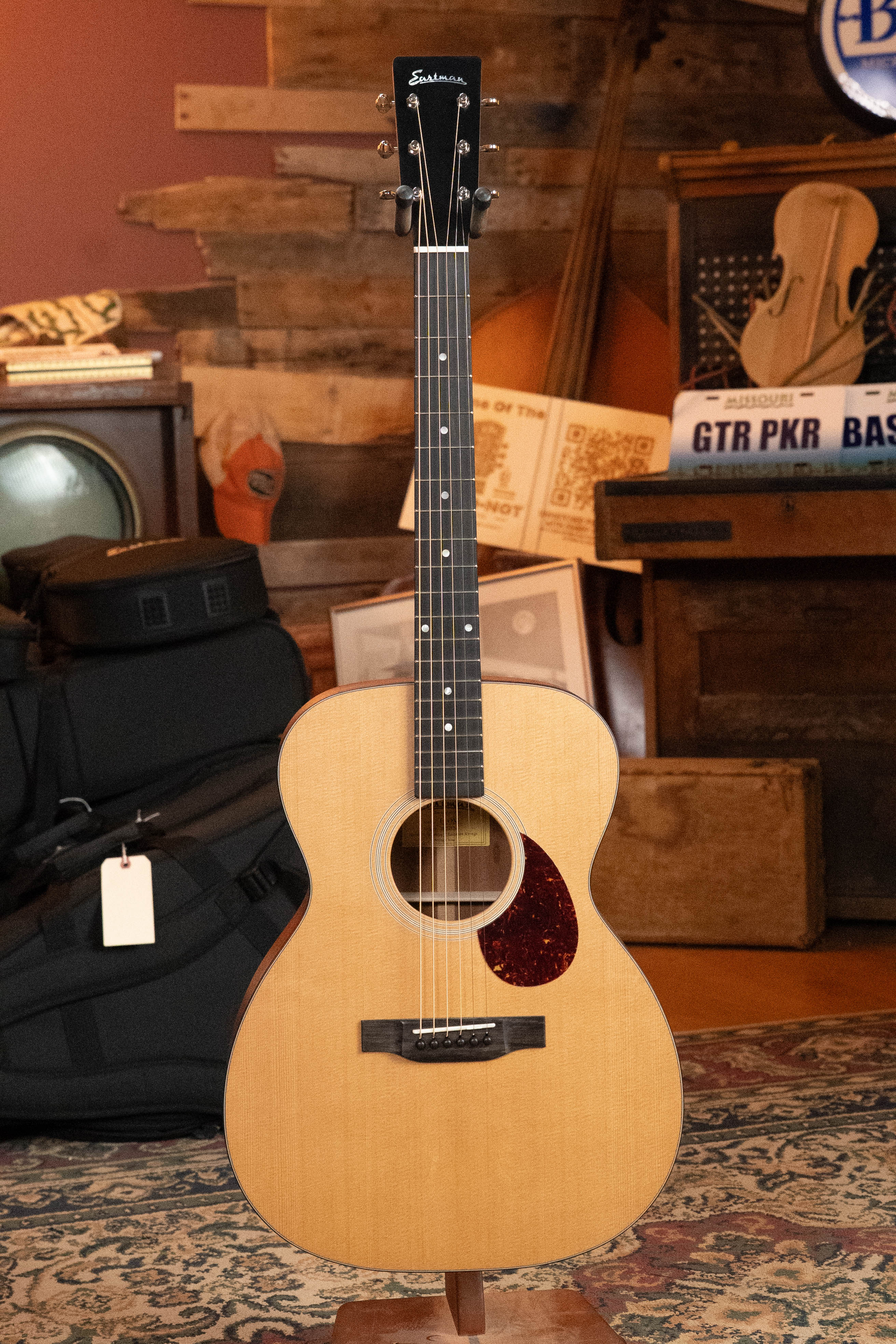 Eastman E1OM All Solid Sitka/Sapele Acoustic Guitar #8716