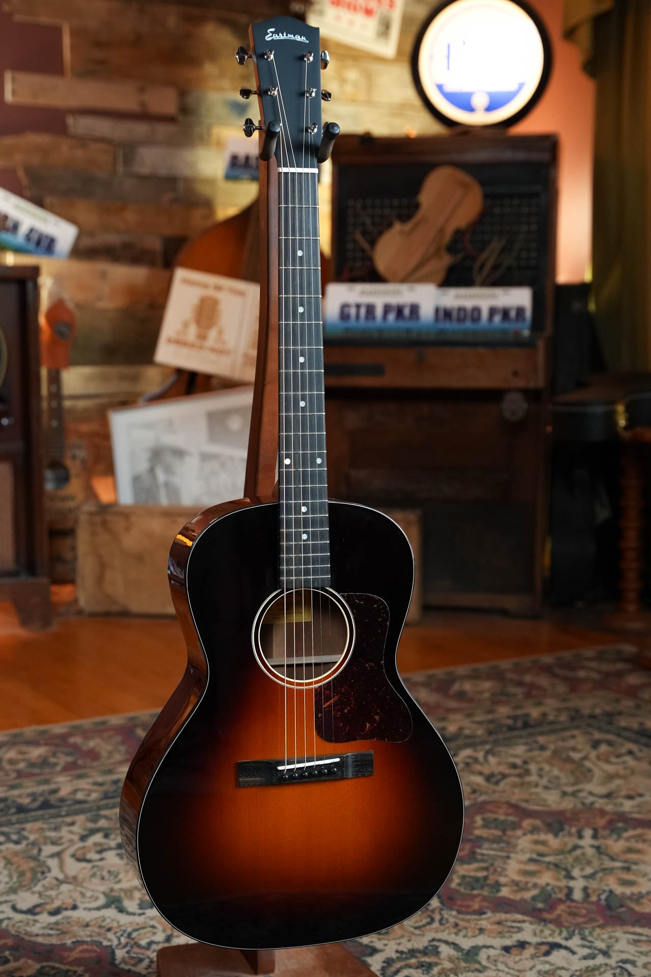 Eastman E1OOSS-DLX-SB Sitka/Sapele Sunburst Slope Shoulder Guitar w/Fishman Pickup #3852