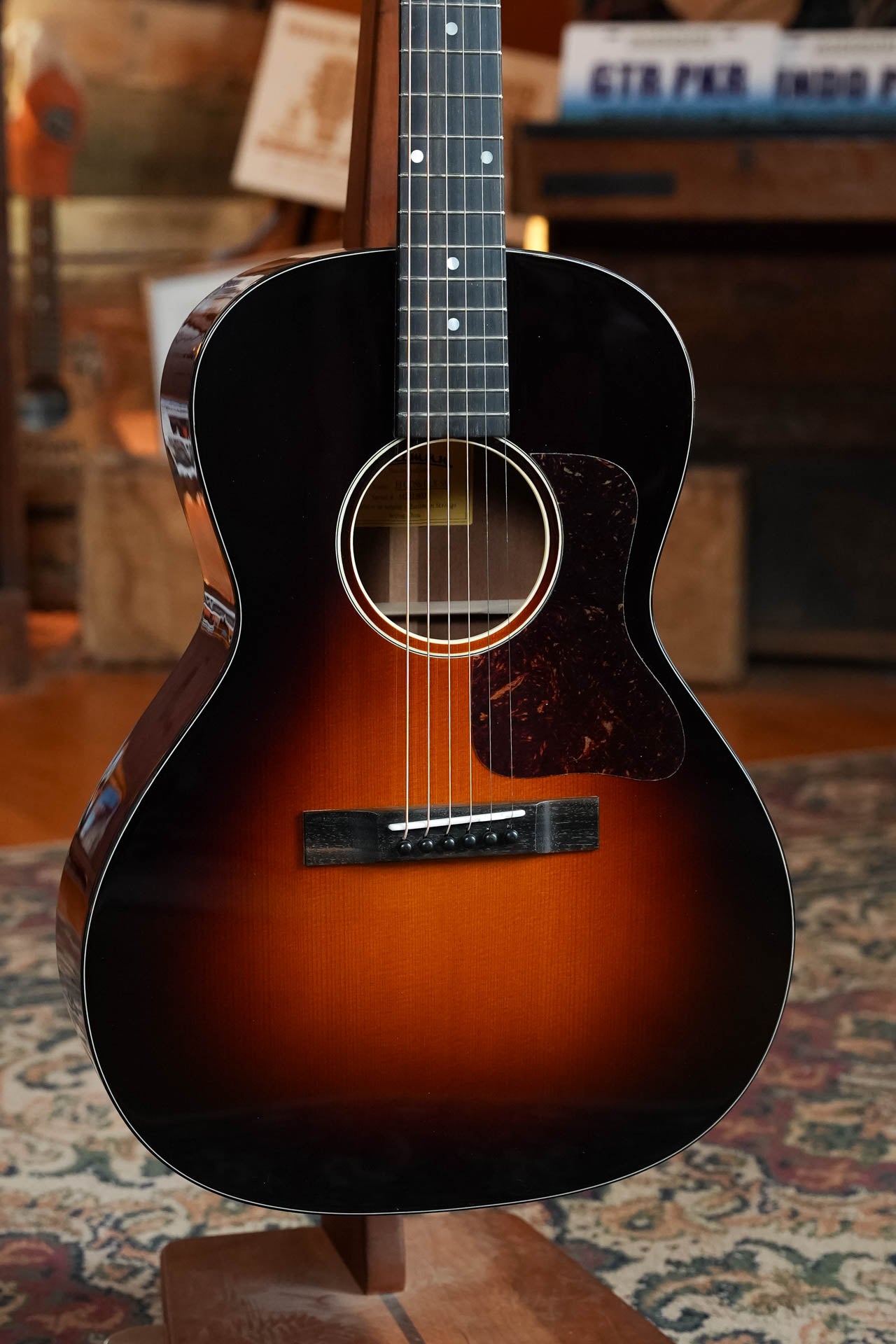 Eastman E1OOSS-DLX-SB Sitka/Sapele Sunburst Slope Shoulder Guitar w/Fishman Pickup #3852