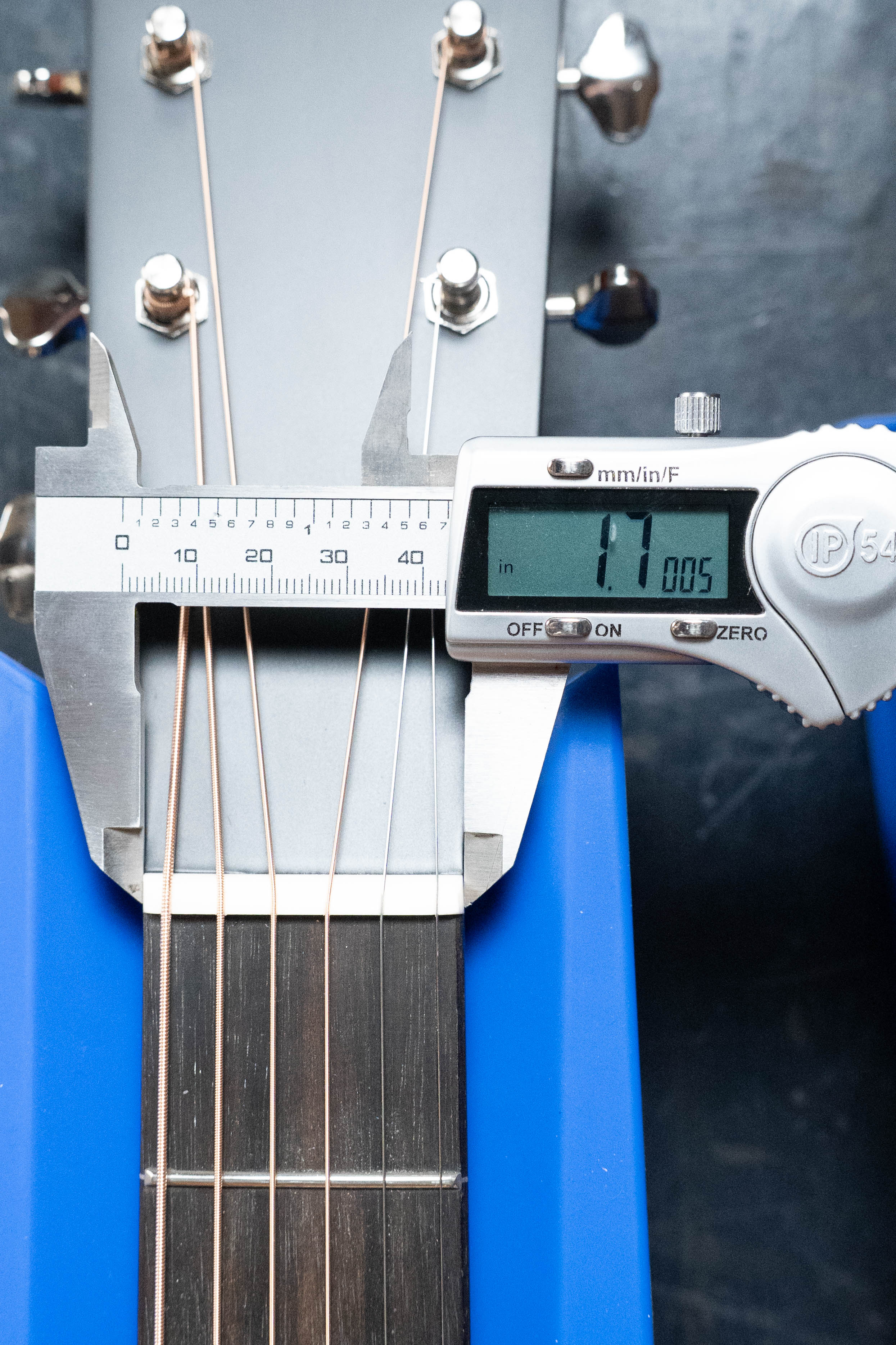 Eastman E1OOSS-SB Sitka/Sapele Sunburst OO Slope Shoulder Acoustic Guitar #0106