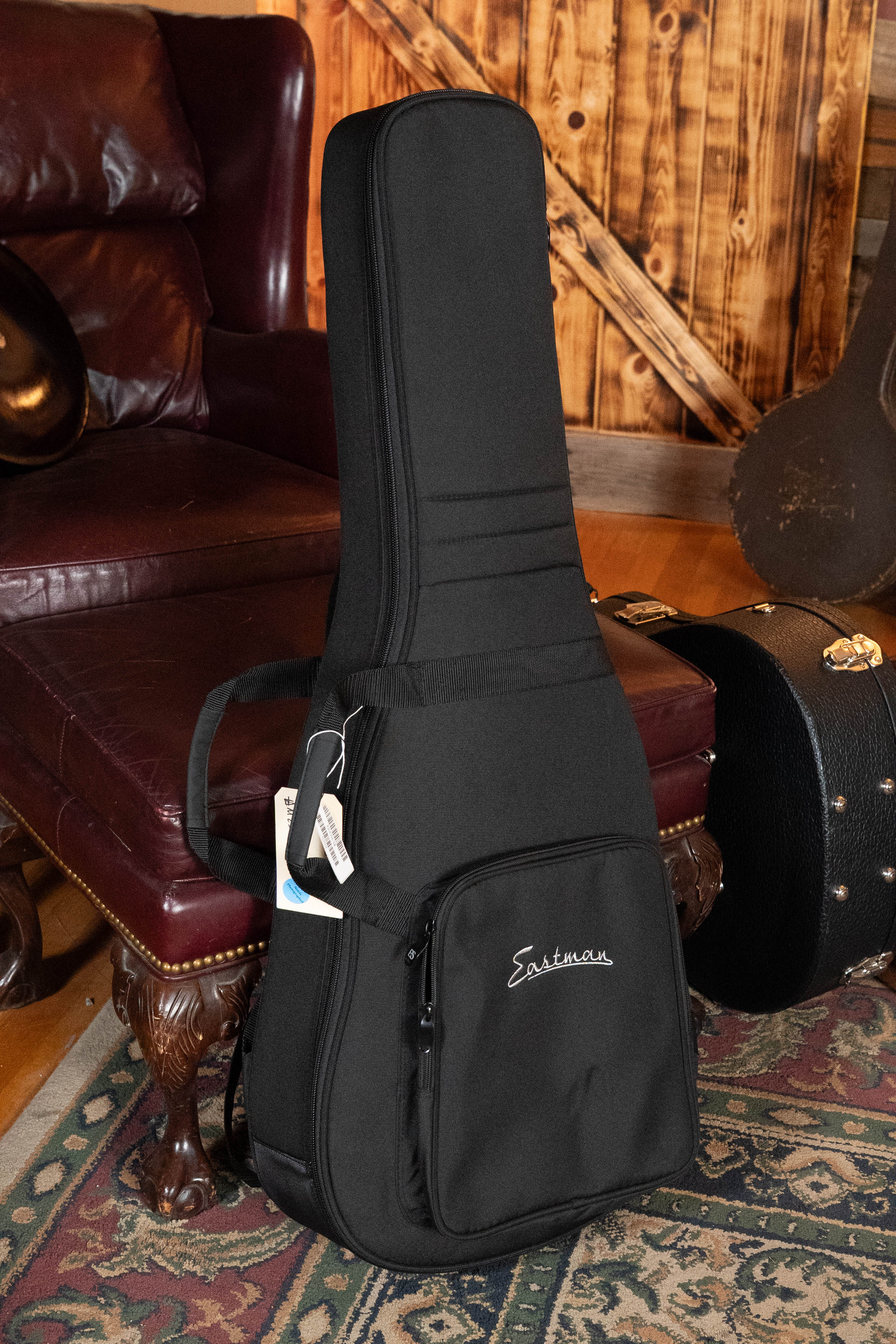 Eastman E1OOSS-SB Sitka/Sapele Sunburst OO Slope Shoulder Acoustic Guitar #0106