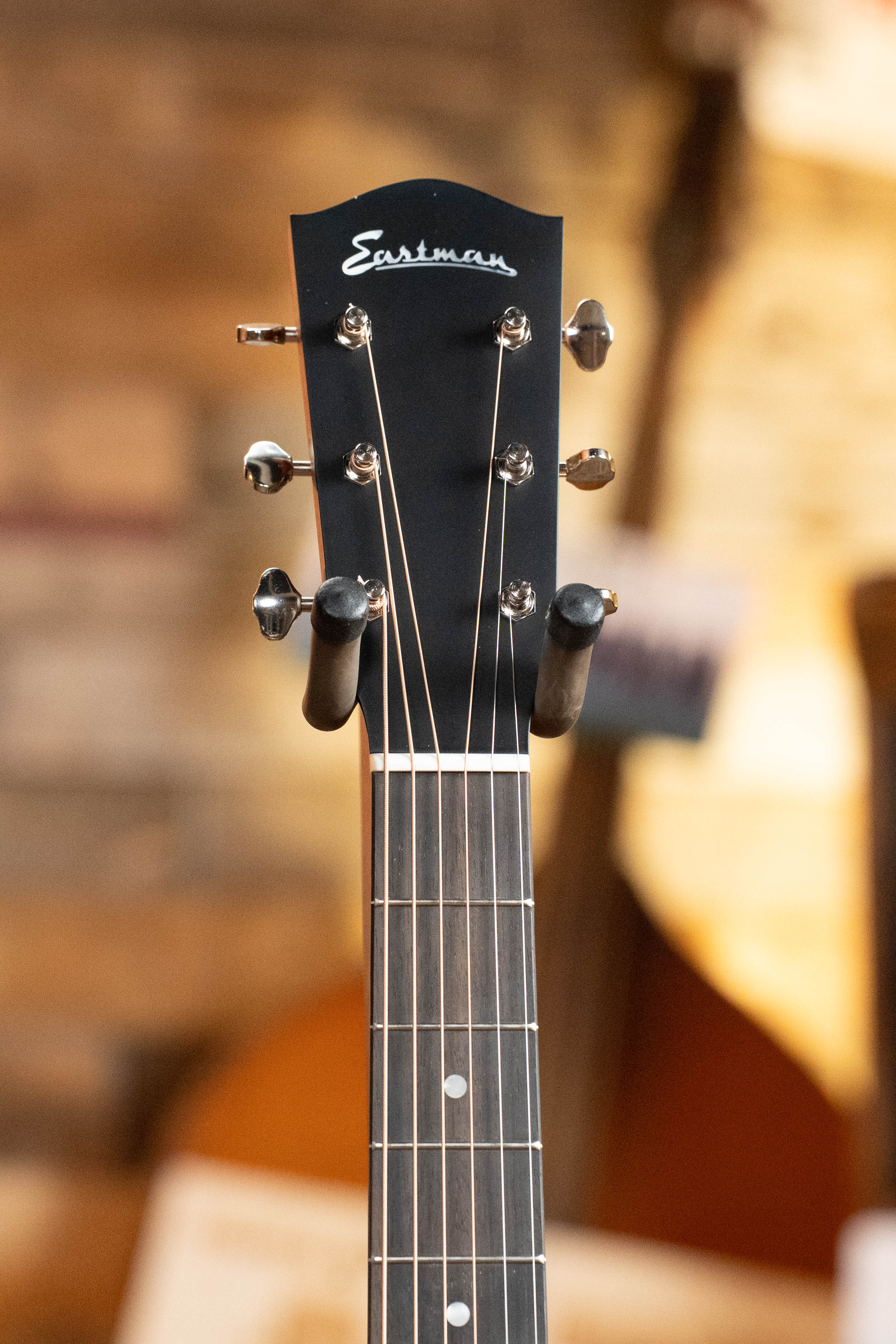 Eastman E1OOSS-SB Sitka/Sapele Sunburst OO Slope Shoulder Acoustic Guitar #0106