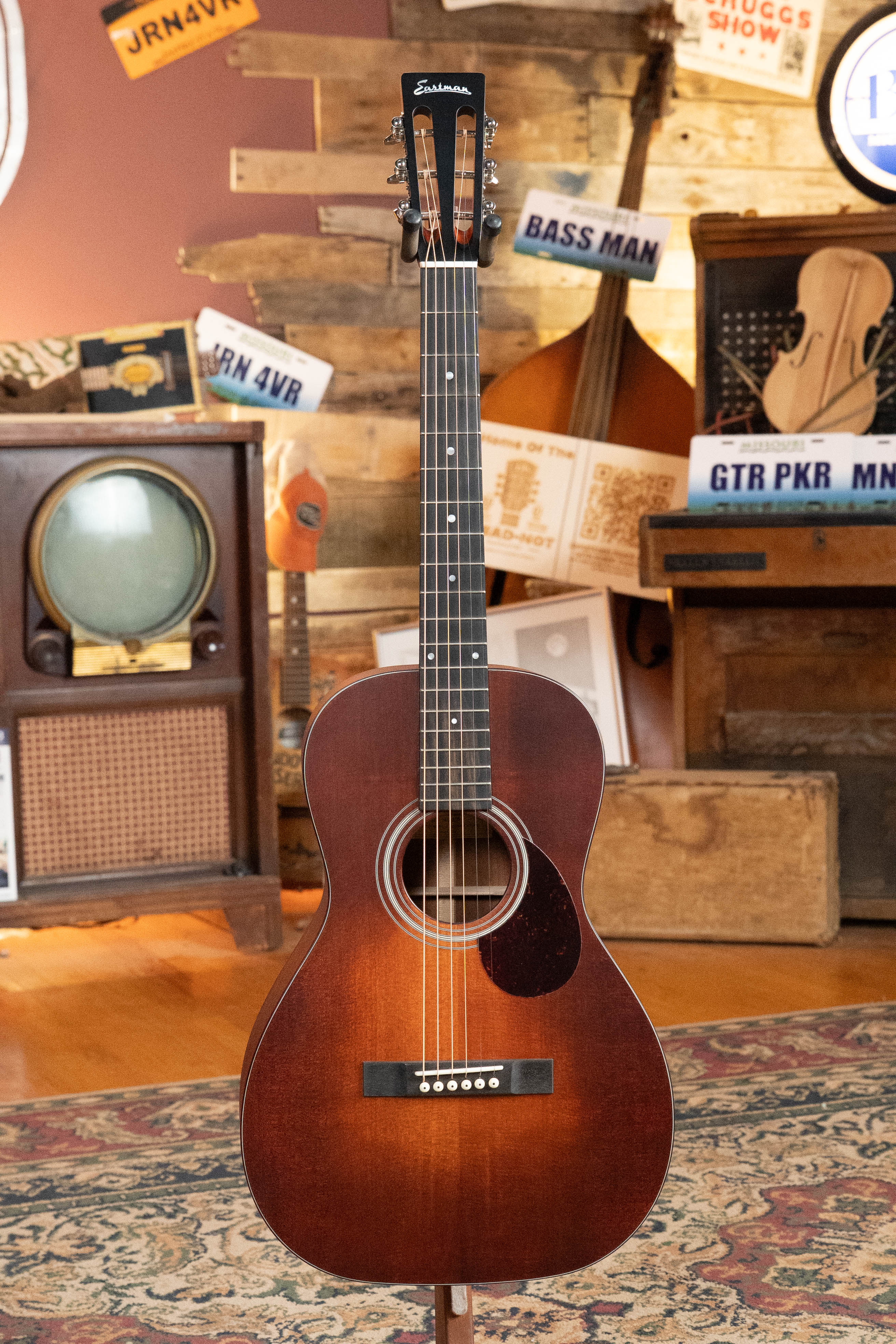 Eastman E1P-CLA Sitka/Sapele Classic Finish Parlor Acoustic Guitar #5735