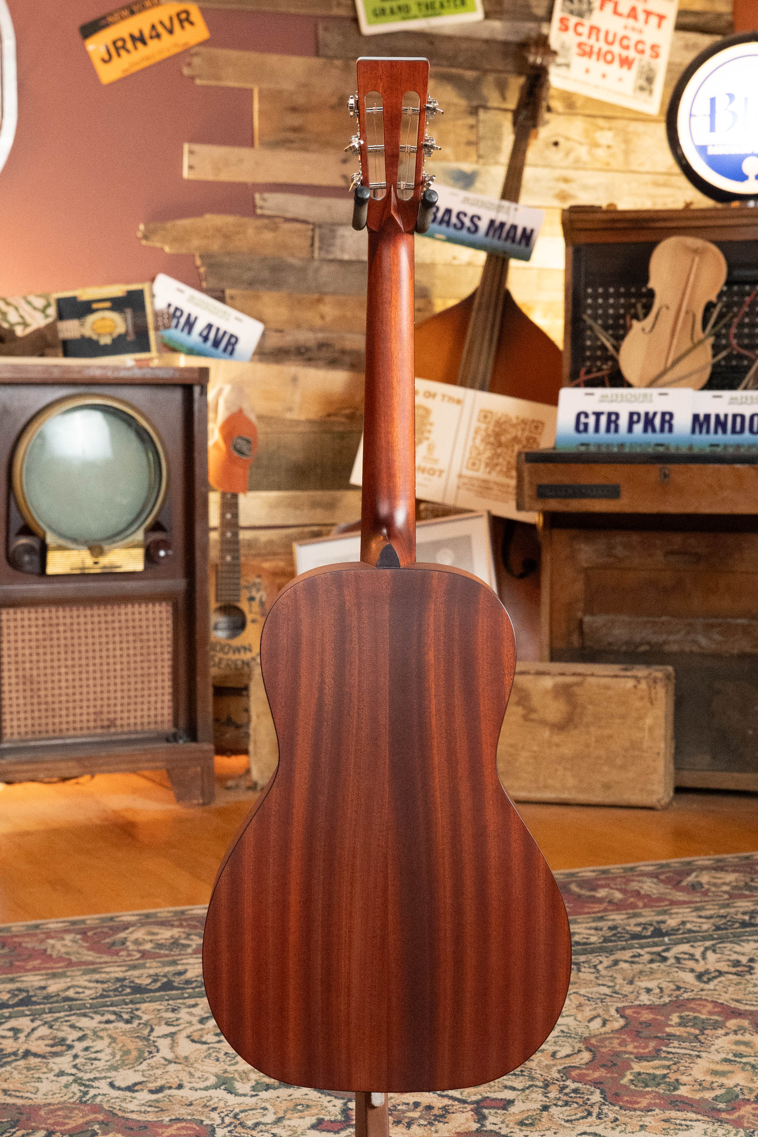 Eastman E1P-CLA Sitka/Sapele Classic Finish Parlor Acoustic Guitar #5735