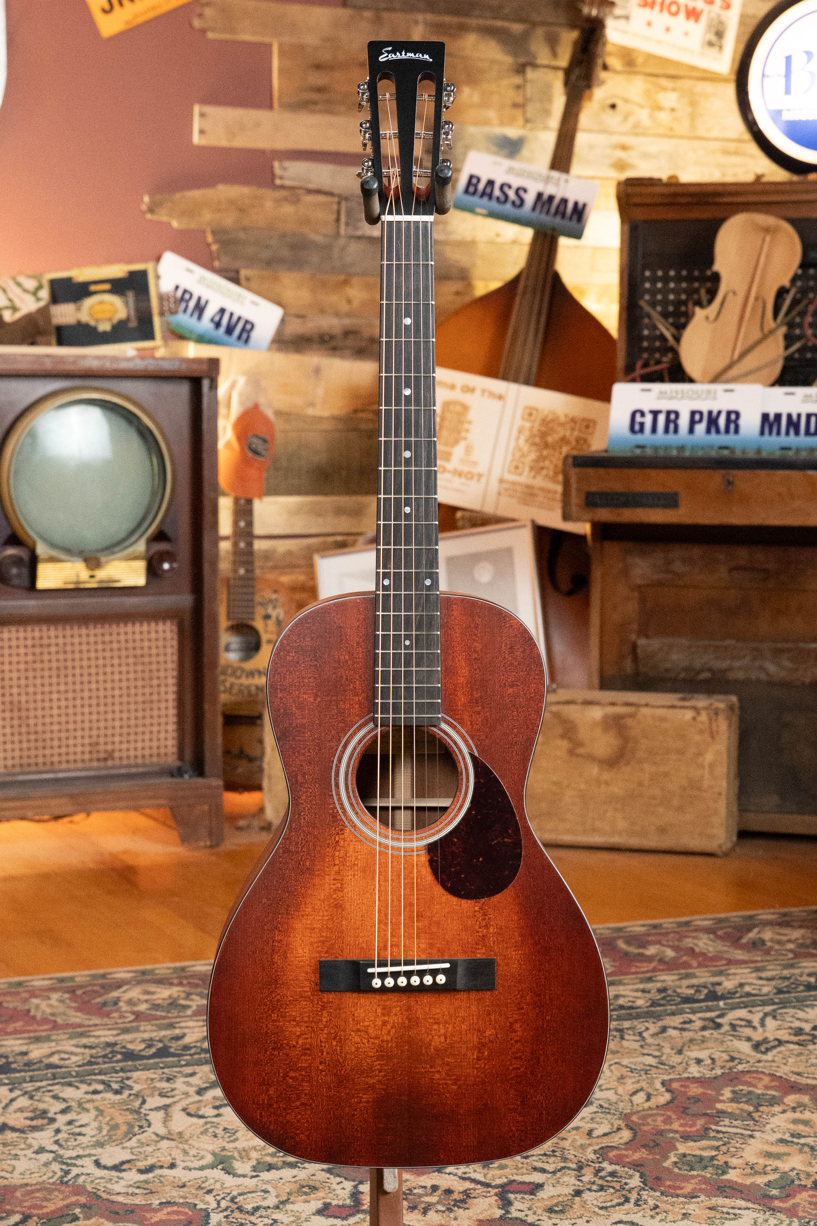 Eastman E1P-CLA Sitka/Sapele Classic Finish Parlor Acoustic Guitar #5737