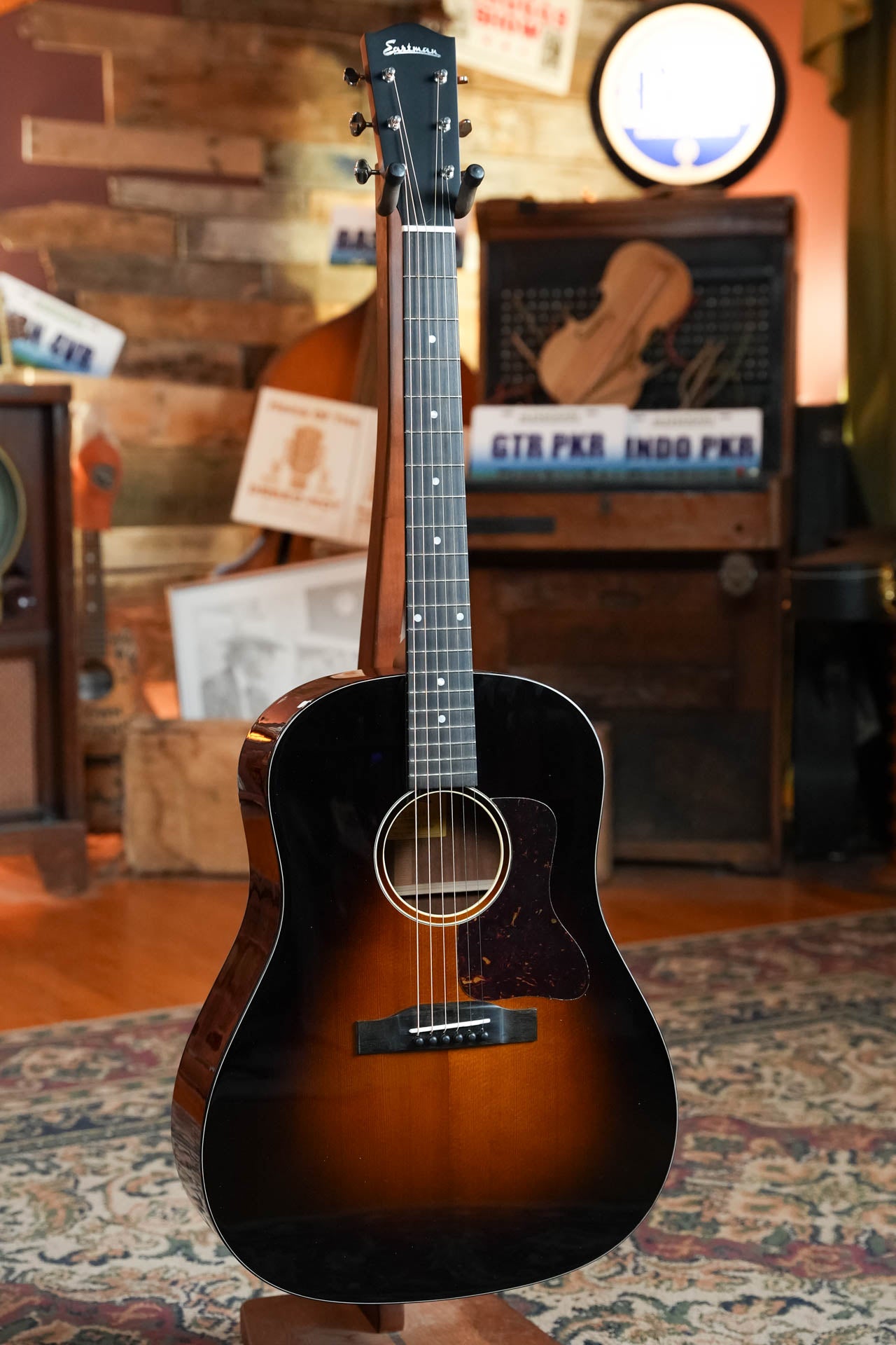 Eastman E1SS-DLX-SB Sitka/Sapele Sunburst Slope Shoulder Dreadnought Guitar w/Fishman Pickup #3740