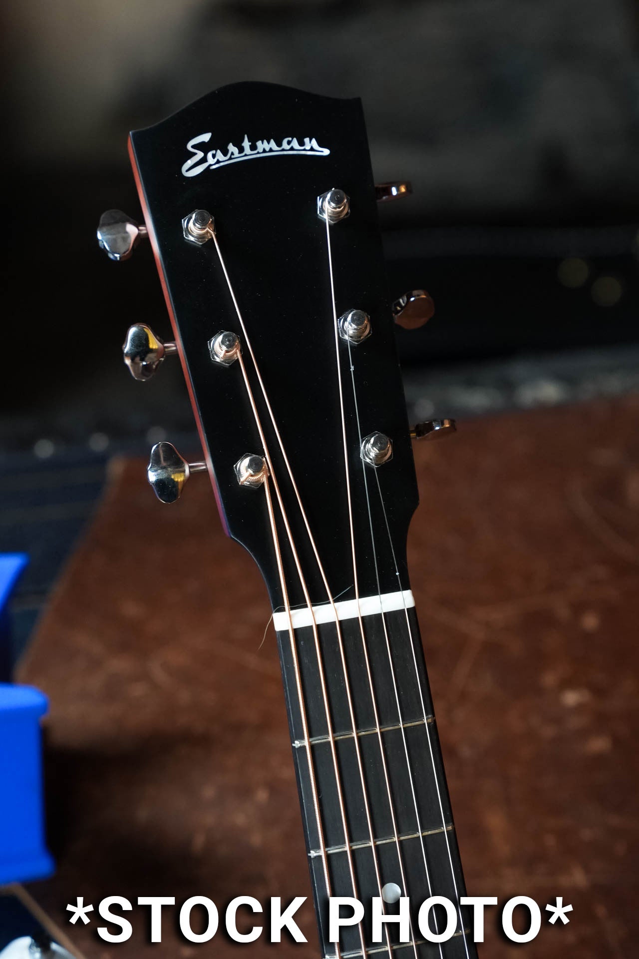 *Pre-Order Deposit ONLY* Eastman E1SS-DLX-SB Sitka/Sapele Sunburst Slope Shoulder Dreadnought Guitar w/Fishman Pickup