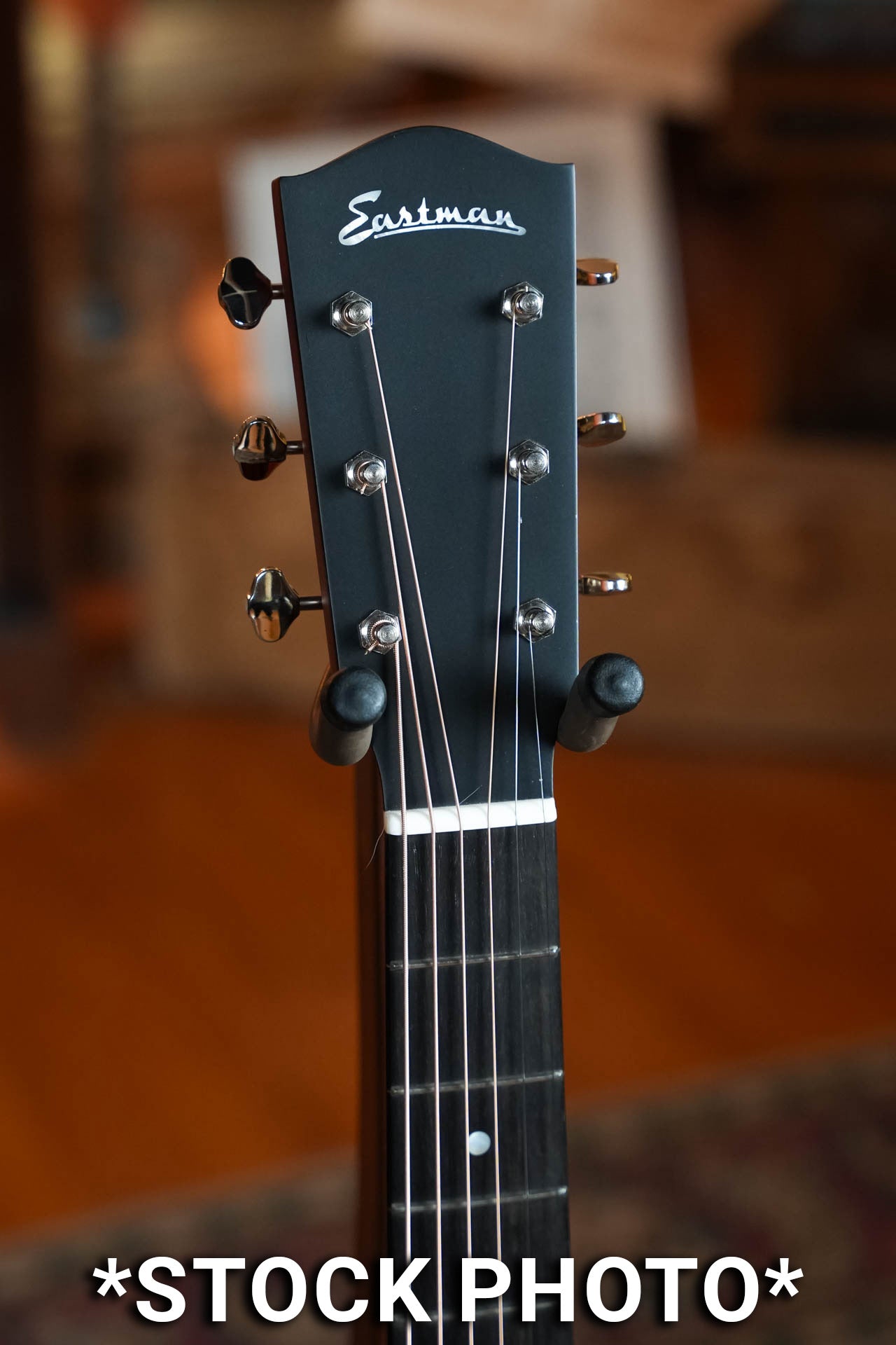 *Pre-Order Deposit ONLY* Eastman E1SS-DLX-SB Sitka/Sapele Sunburst Slope Shoulder Dreadnought Guitar w/Fishman Pickup