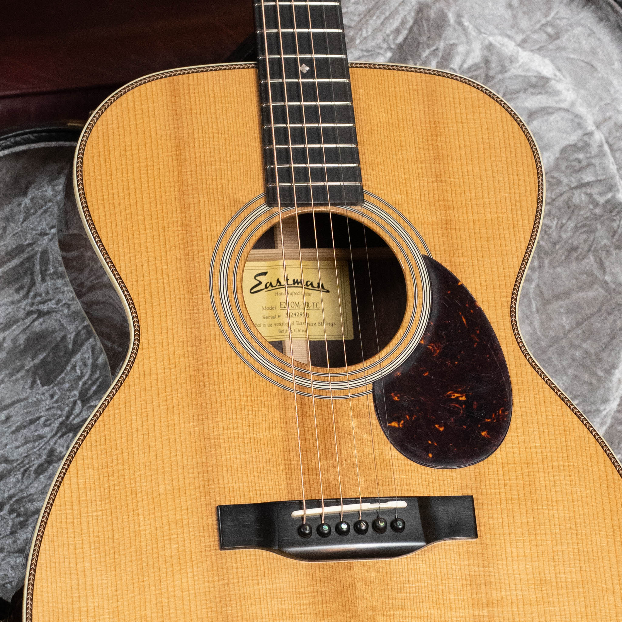 Eastman E20OM-MR-TC Thermo-Cured Adirondack/Madagascar Rosewood Orchestra Model Acoustic Guitar #9591