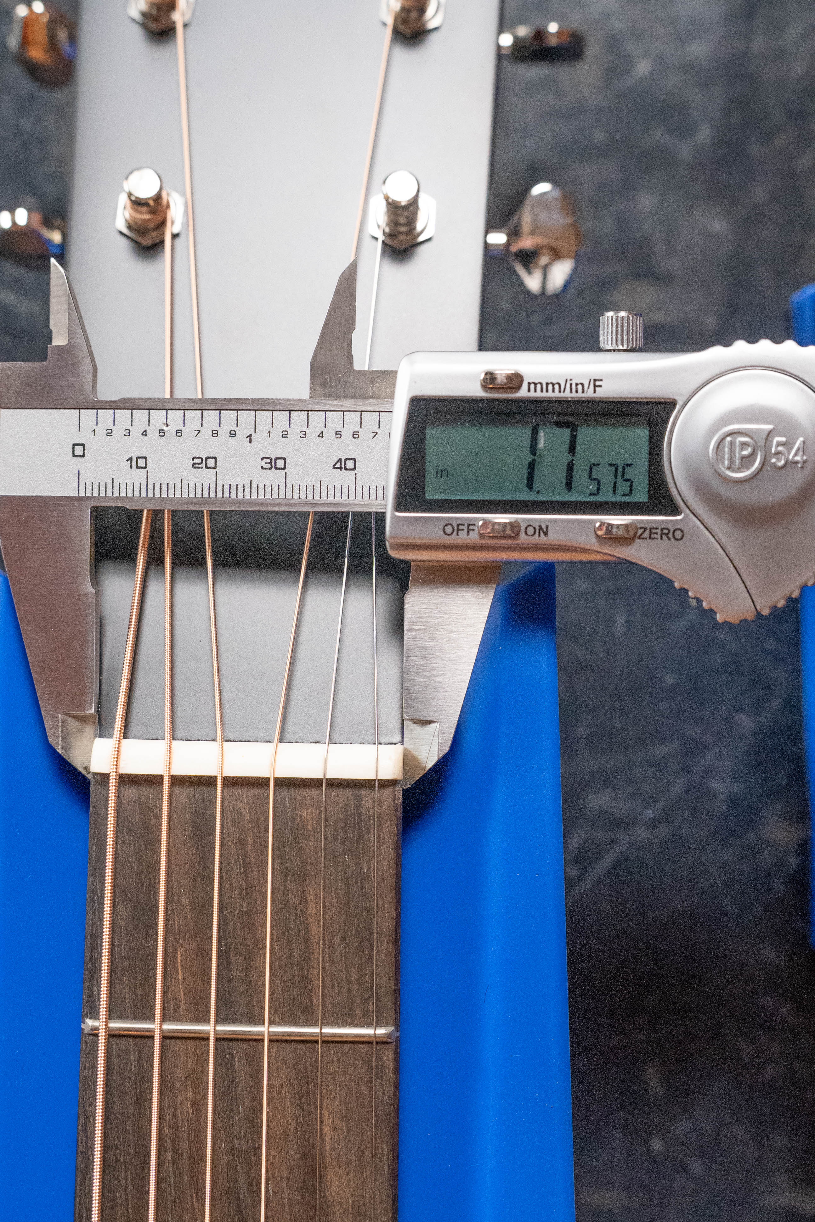 Eastman E2D-DLX-SB Cedar/Sapele Sunburst Dreadnought Guitar w/Fishman Pickup #5778