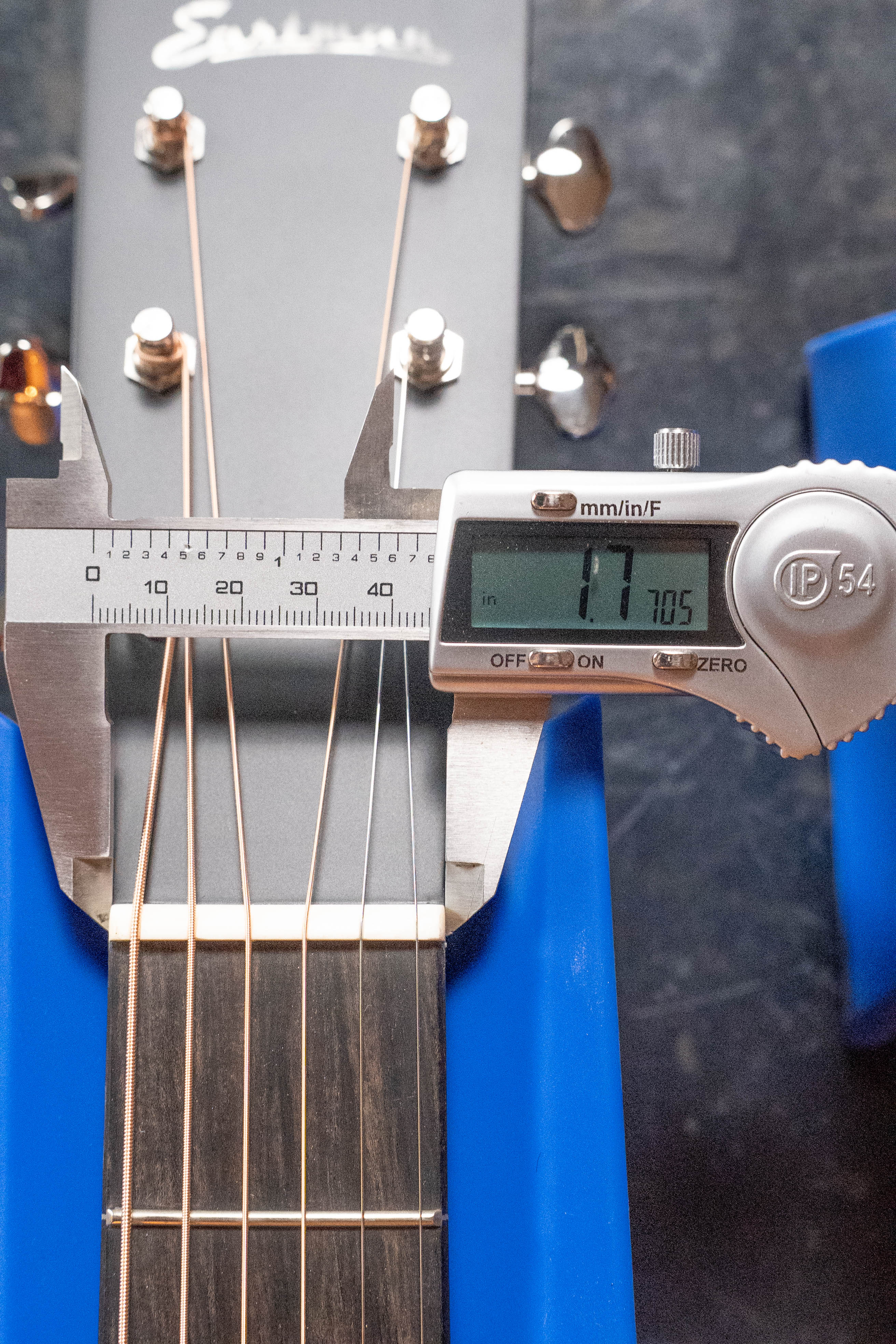 Eastman E2D-DLX-SB Cedar/Sapele Sunburst Dreadnought Guitar w/Fishman Pickup #5780