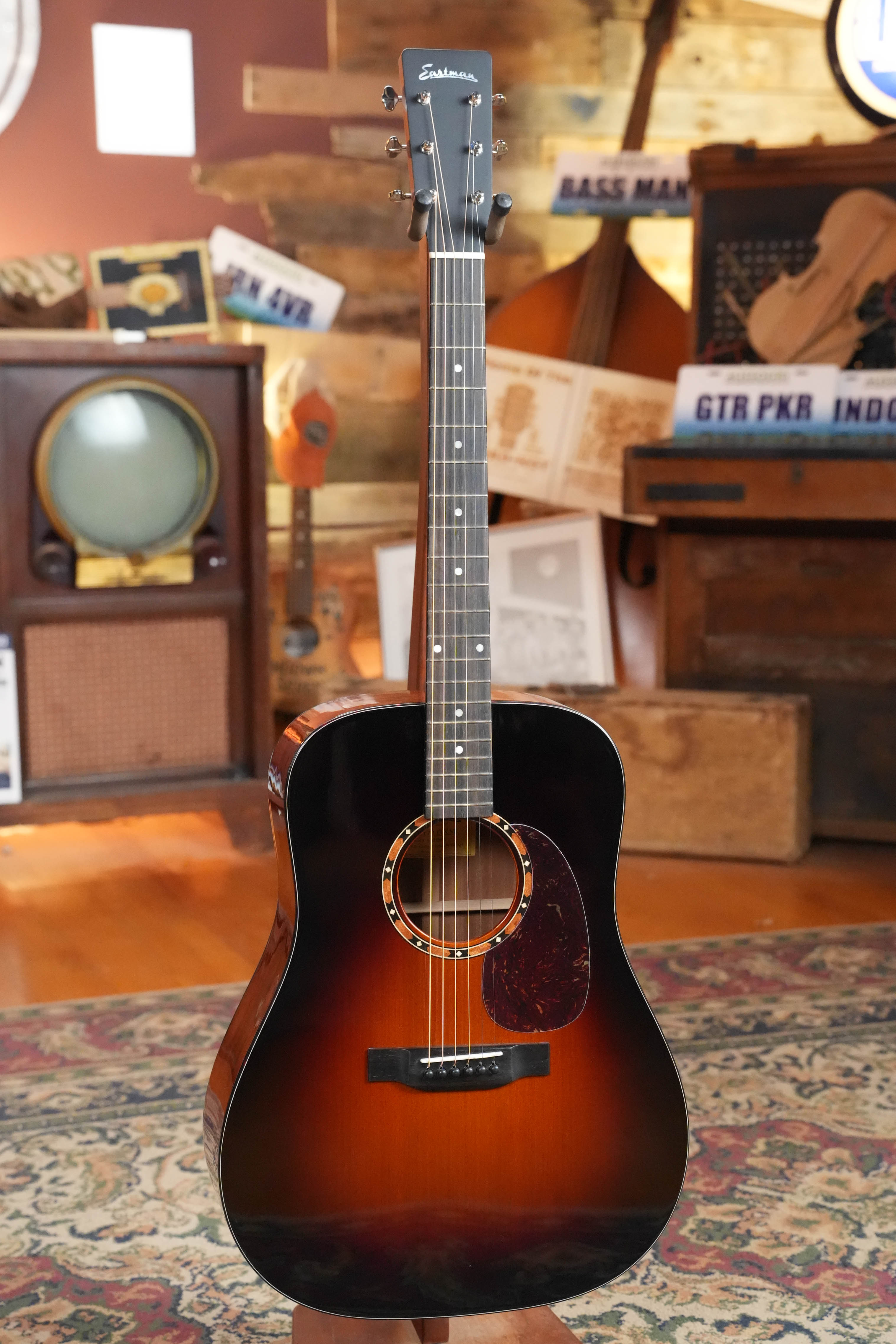 Eastman E2D-DLX-SB Cedar/Sapele Sunburst Dreadnought Guitar w/Fishman Pickup #5889