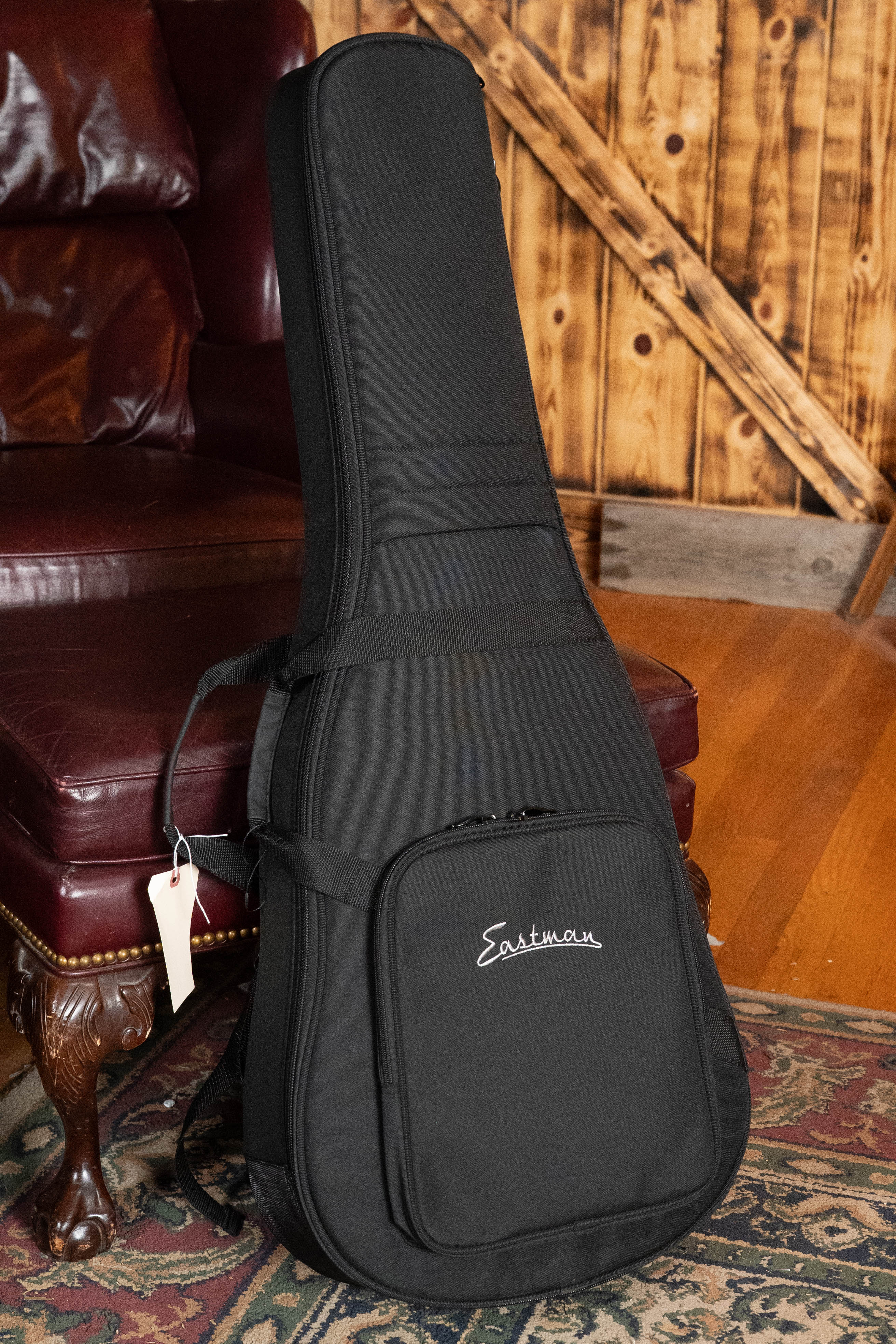 Eastman E2OM-DLX-SB Cedar/Sapele Sunburst Guitar w/Fishman Pickup #4926