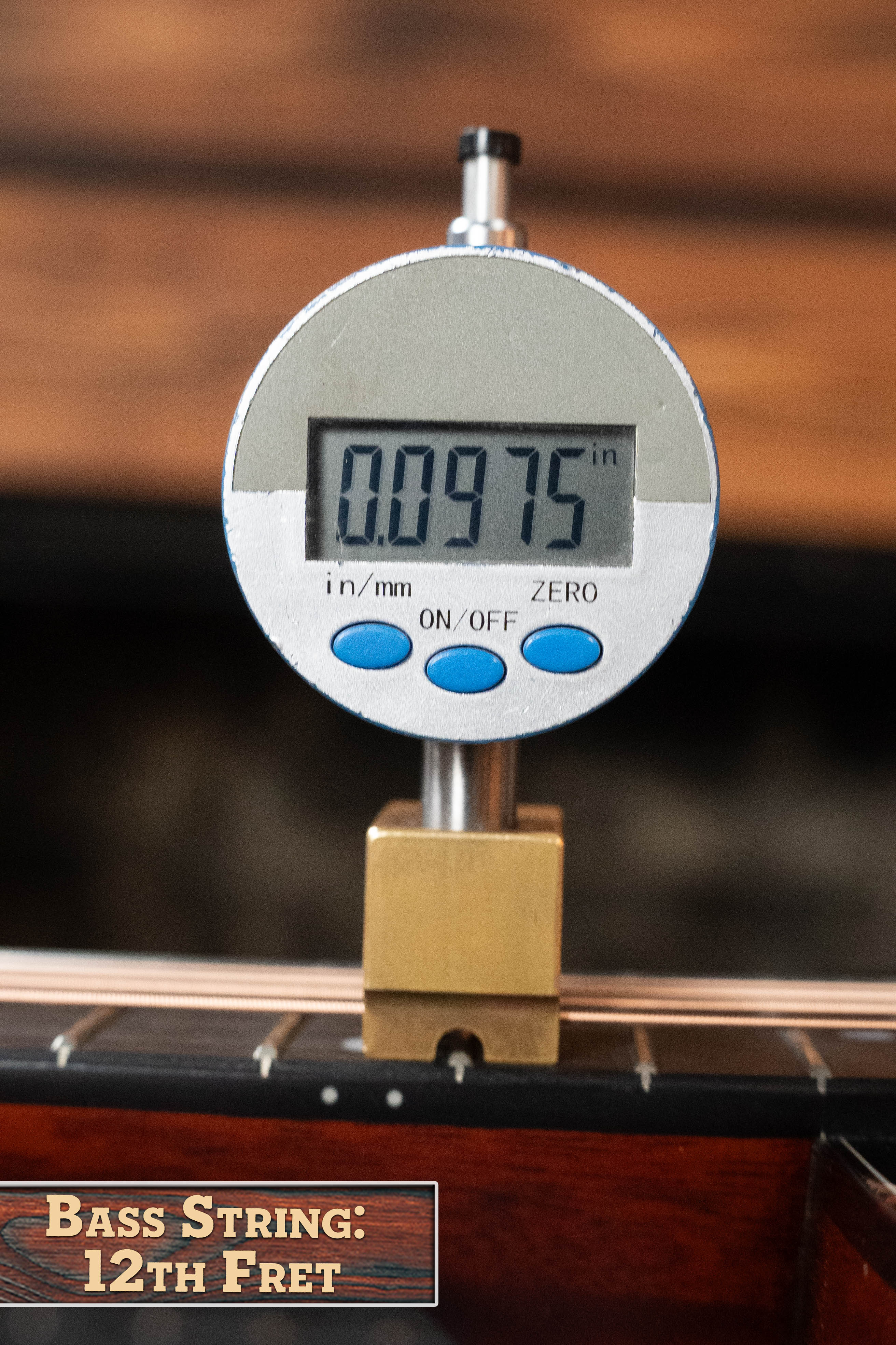 Eastman E2OM-DLX-SB Cedar/Sapele Sunburst Guitar w/Fishman Pickup #4926