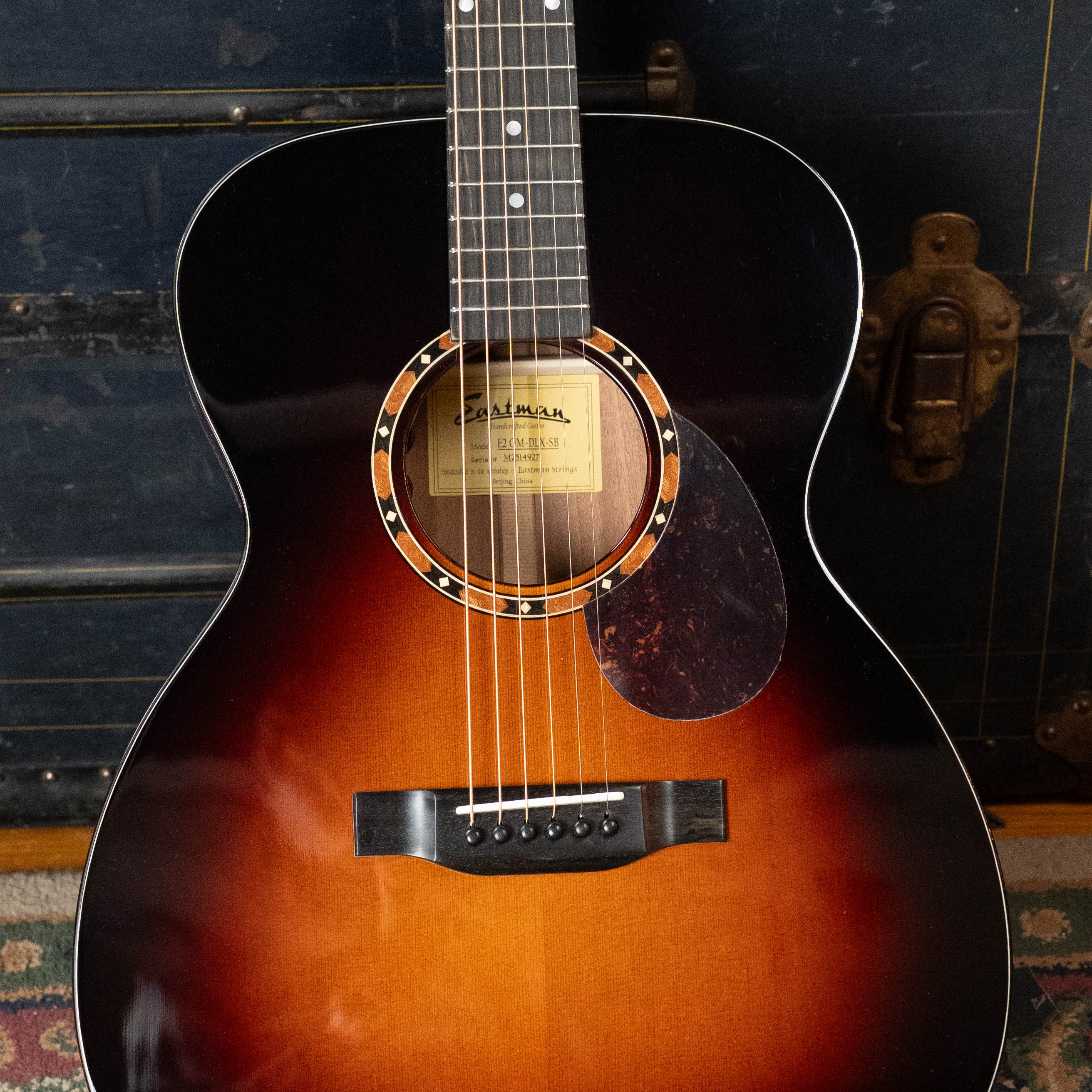 Eastman E2OM-DLX-SB Cedar/Sapele Sunburst Guitar w/Fishman Pickup #4927