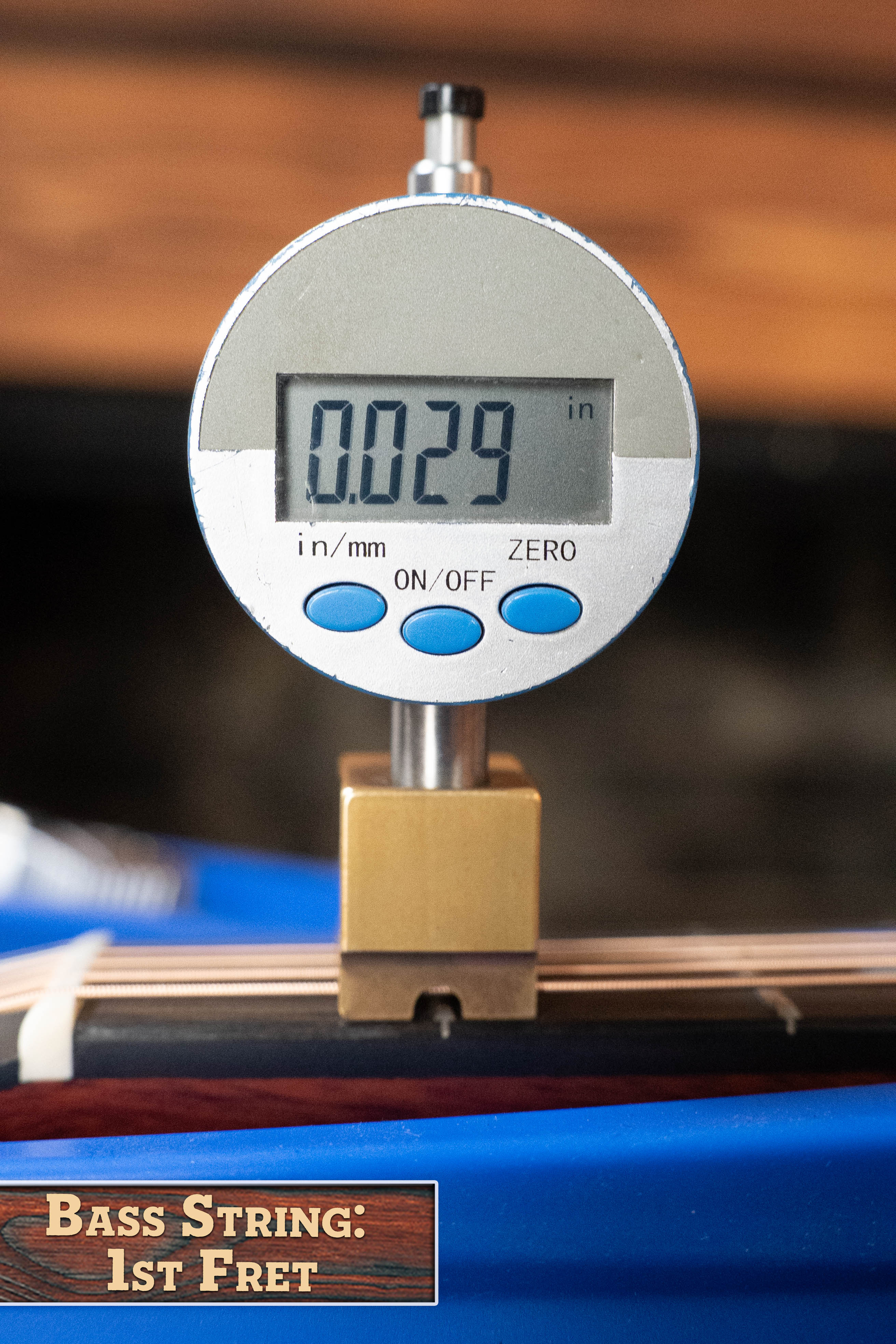 Eastman E2OM-DLX-SB Cedar/Sapele Sunburst Guitar w/Fishman Pickup #4927