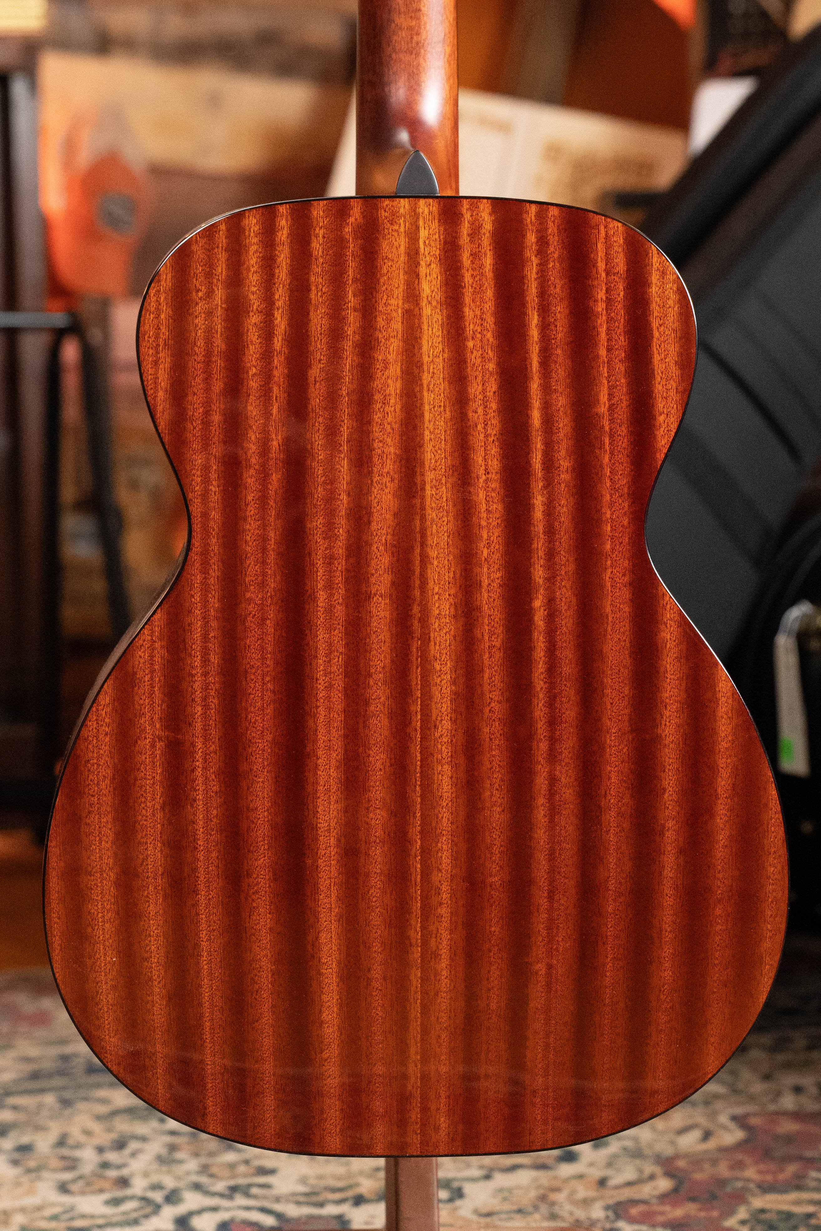 Eastman E2OM-DLX-SB Cedar/Sapele Sunburst Guitar w/Fishman Pickup #4928