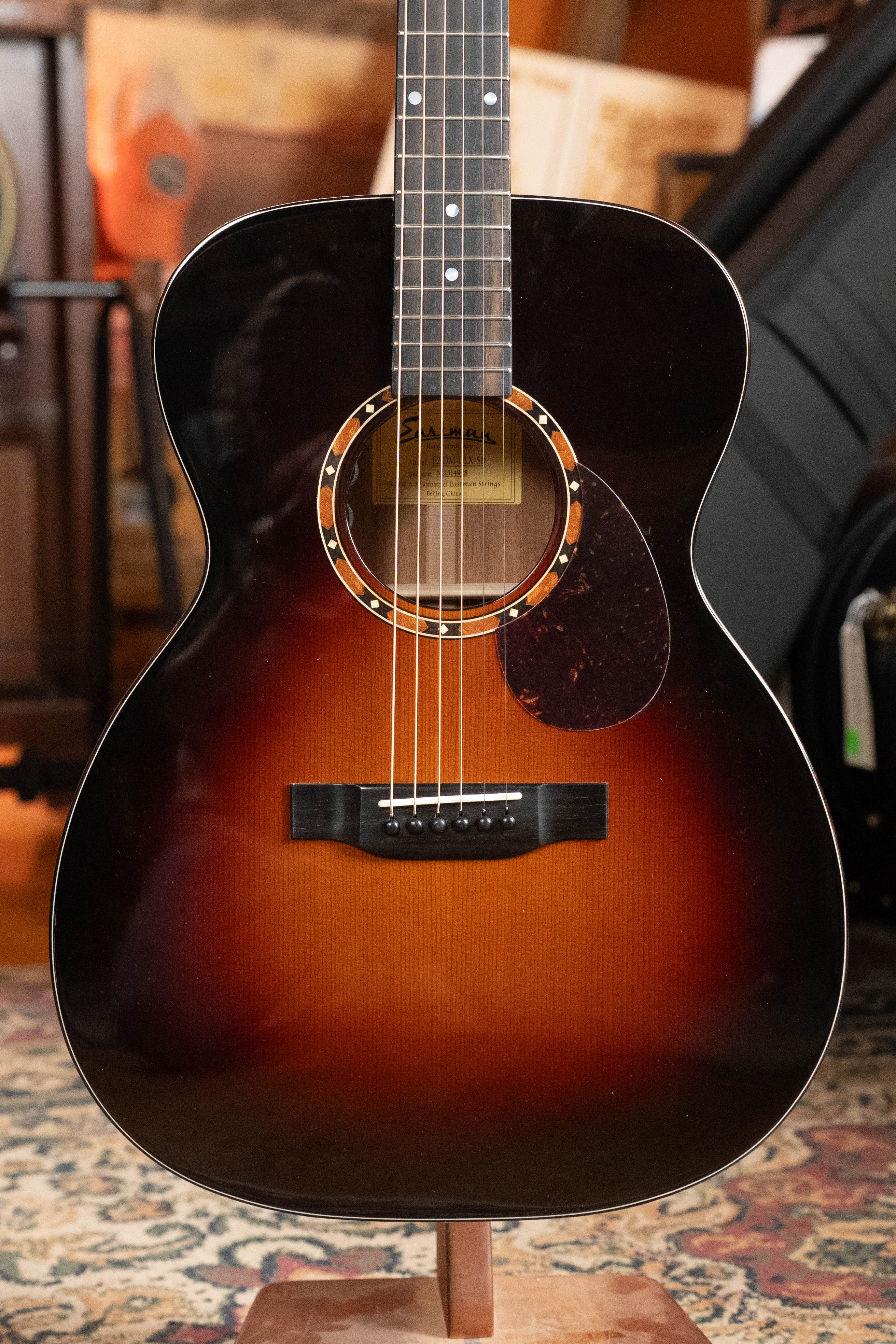 Eastman E2OM-DLX-SB Cedar/Sapele Sunburst Guitar w/Fishman Pickup #4928