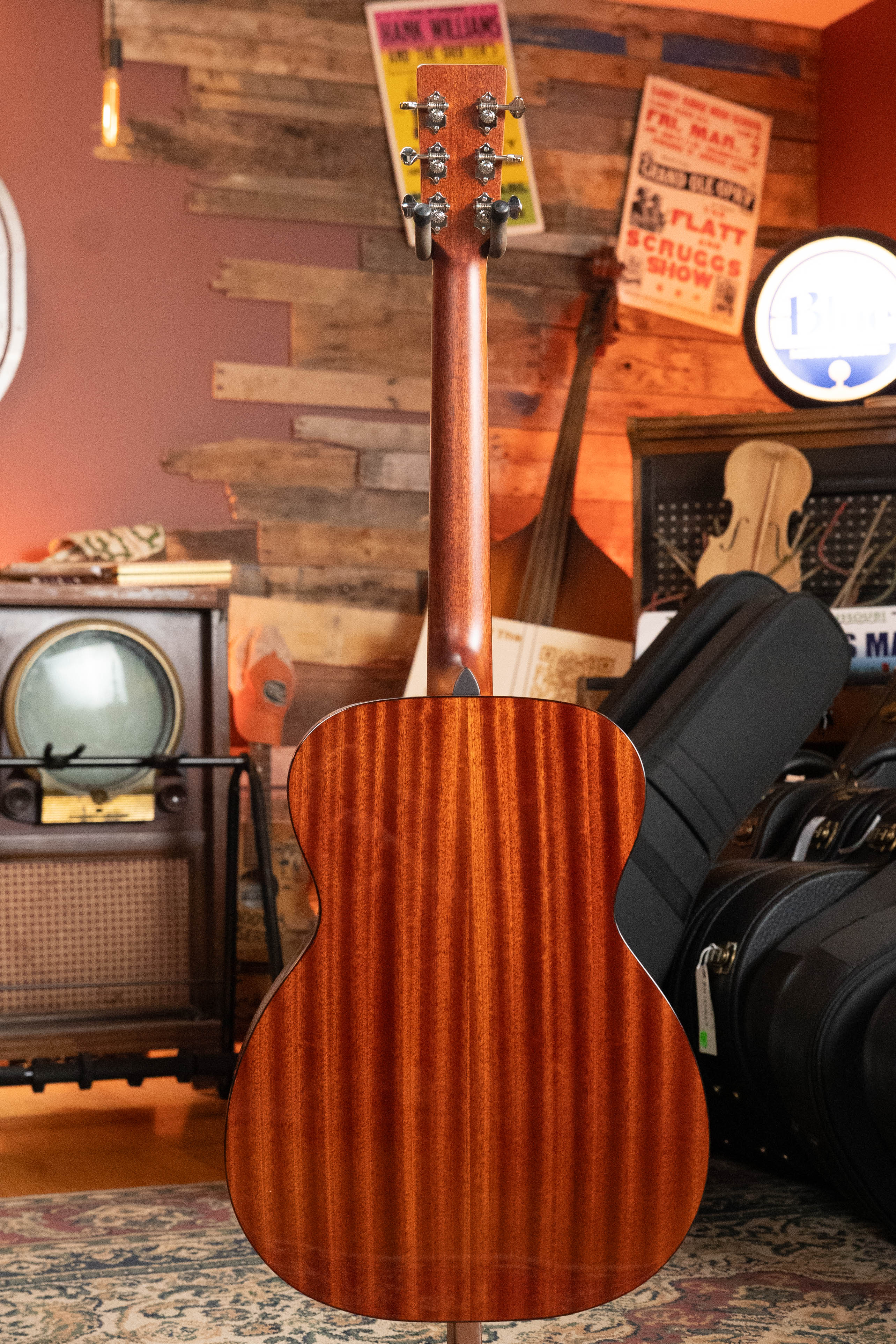 Eastman E2OM-DLX-SB Cedar/Sapele Sunburst Guitar w/Fishman Pickup #4928