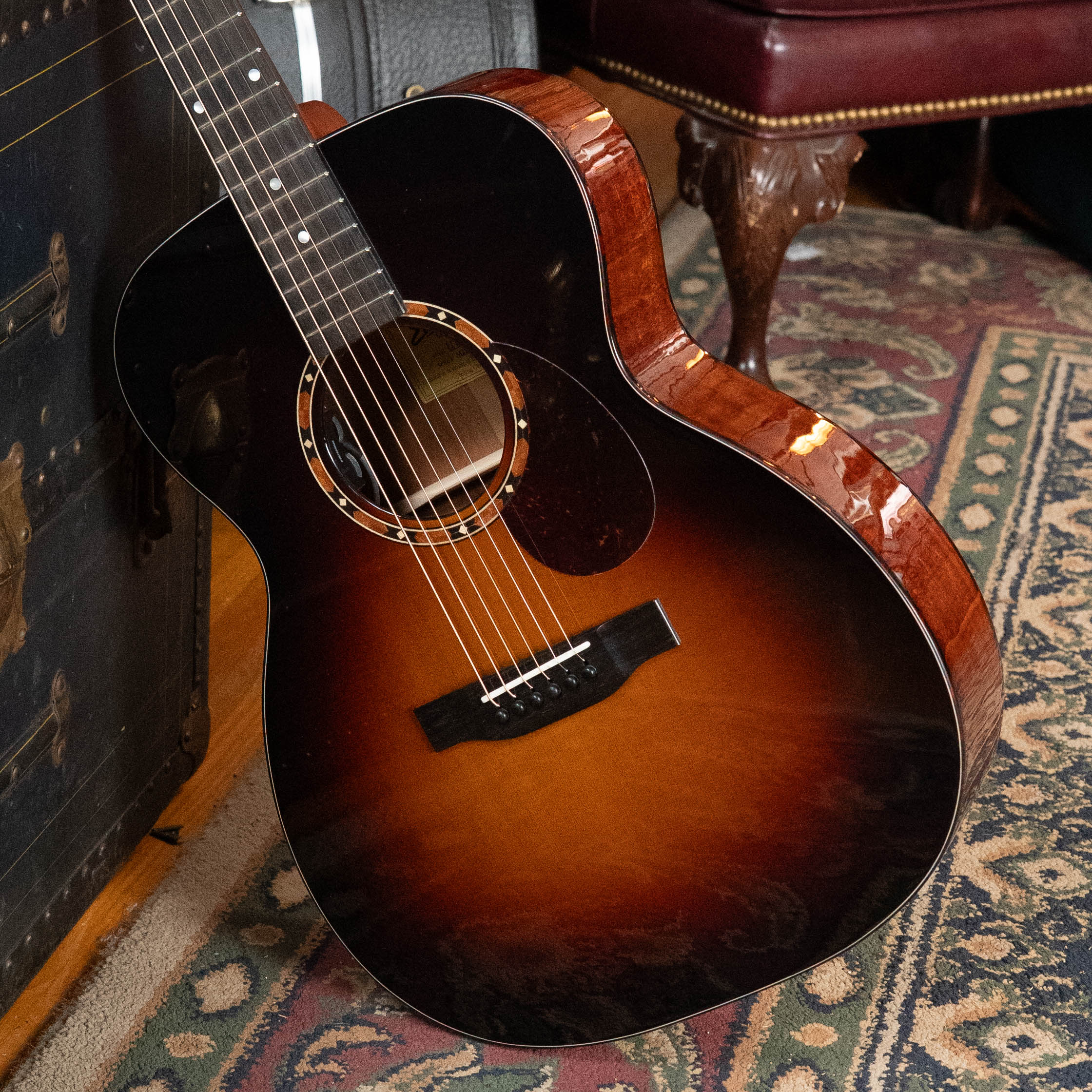 Eastman E2OM-DLX-SB Cedar/Sapele Sunburst Guitar w/Fishman Pickup #4929