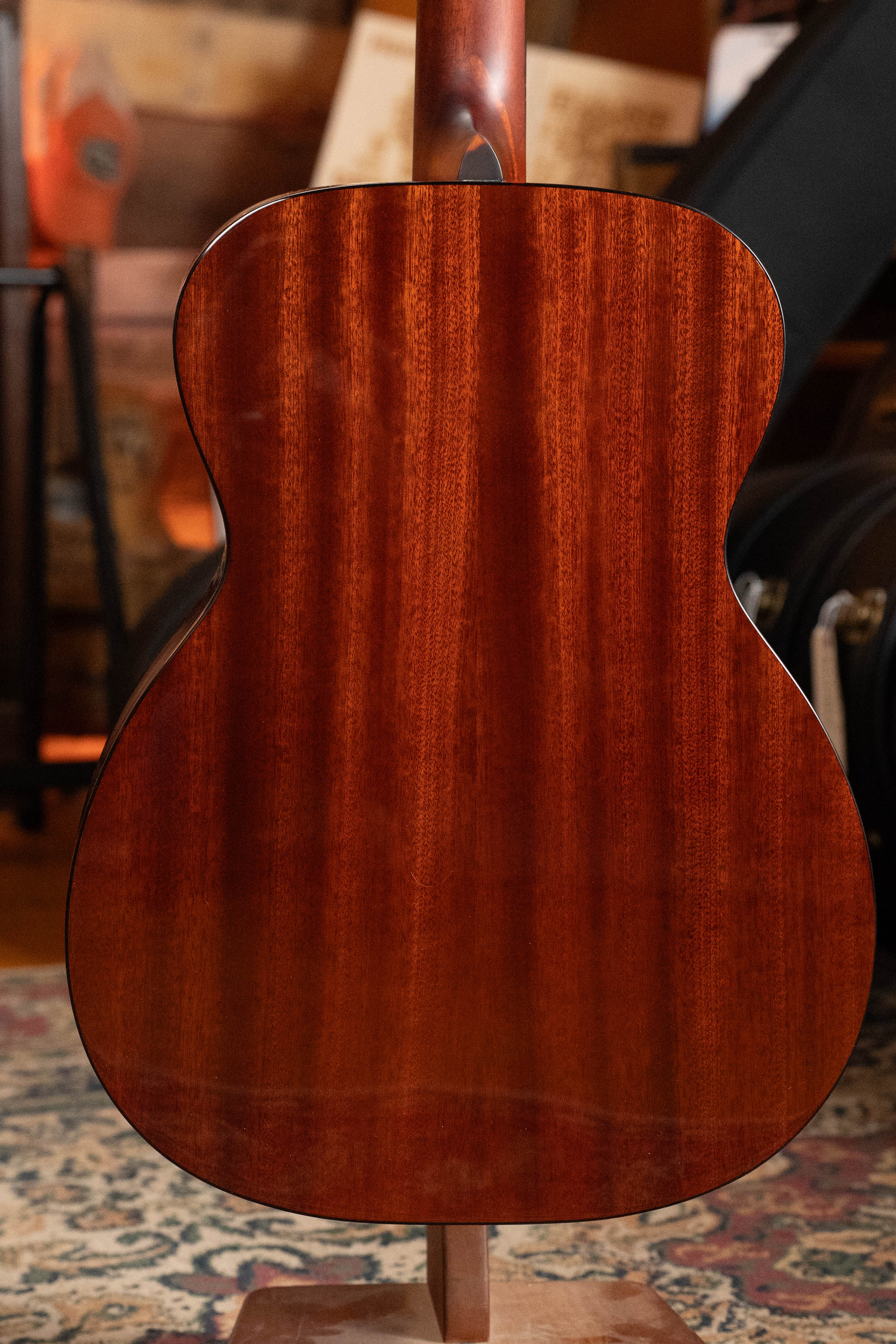 Eastman E2OM-DLX-SB Cedar/Sapele Sunburst Guitar w/Fishman Pickup #4929