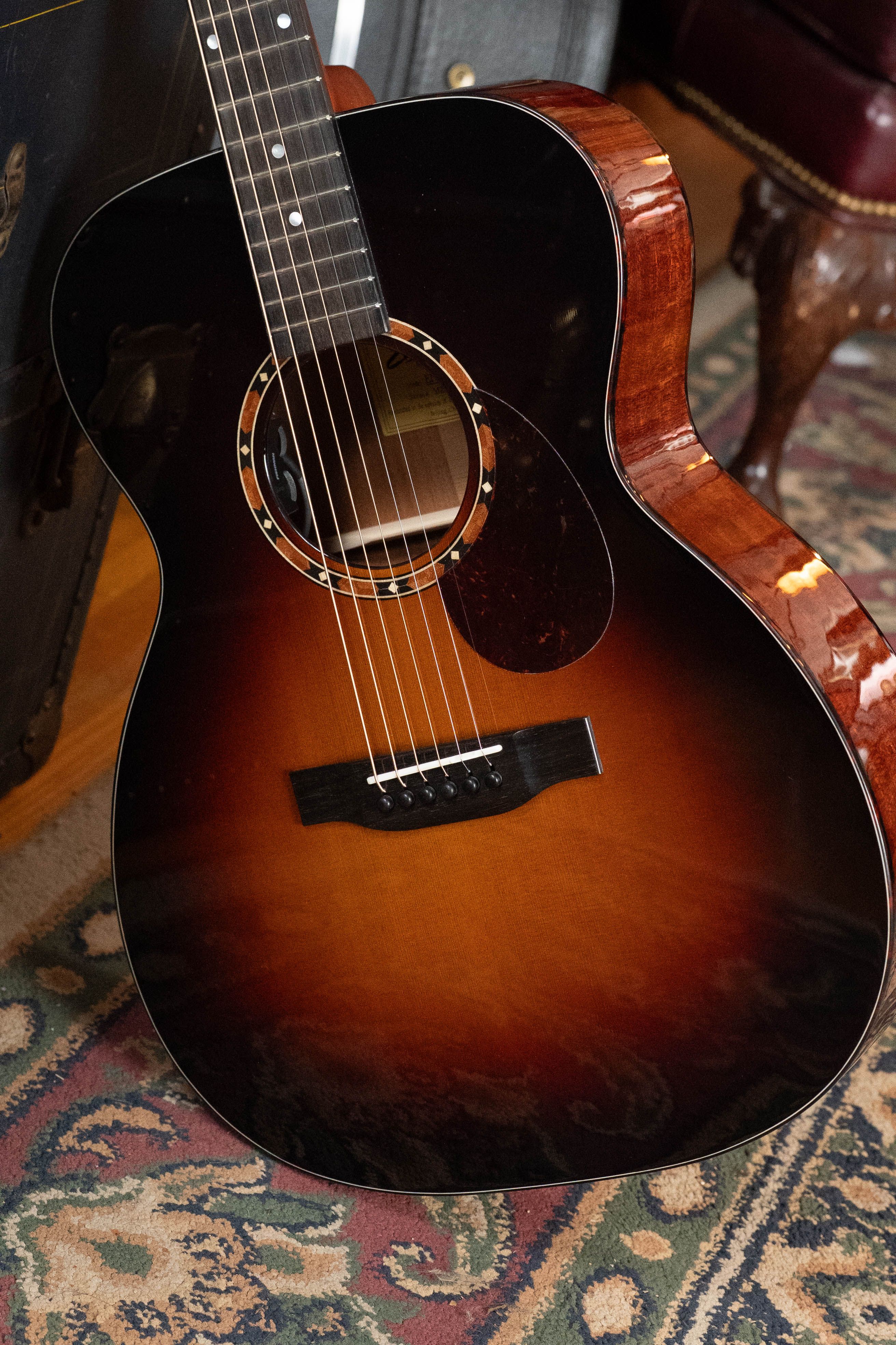 Eastman E2OM-DLX-SB Cedar/Sapele Sunburst Guitar w/Fishman Pickup #4929