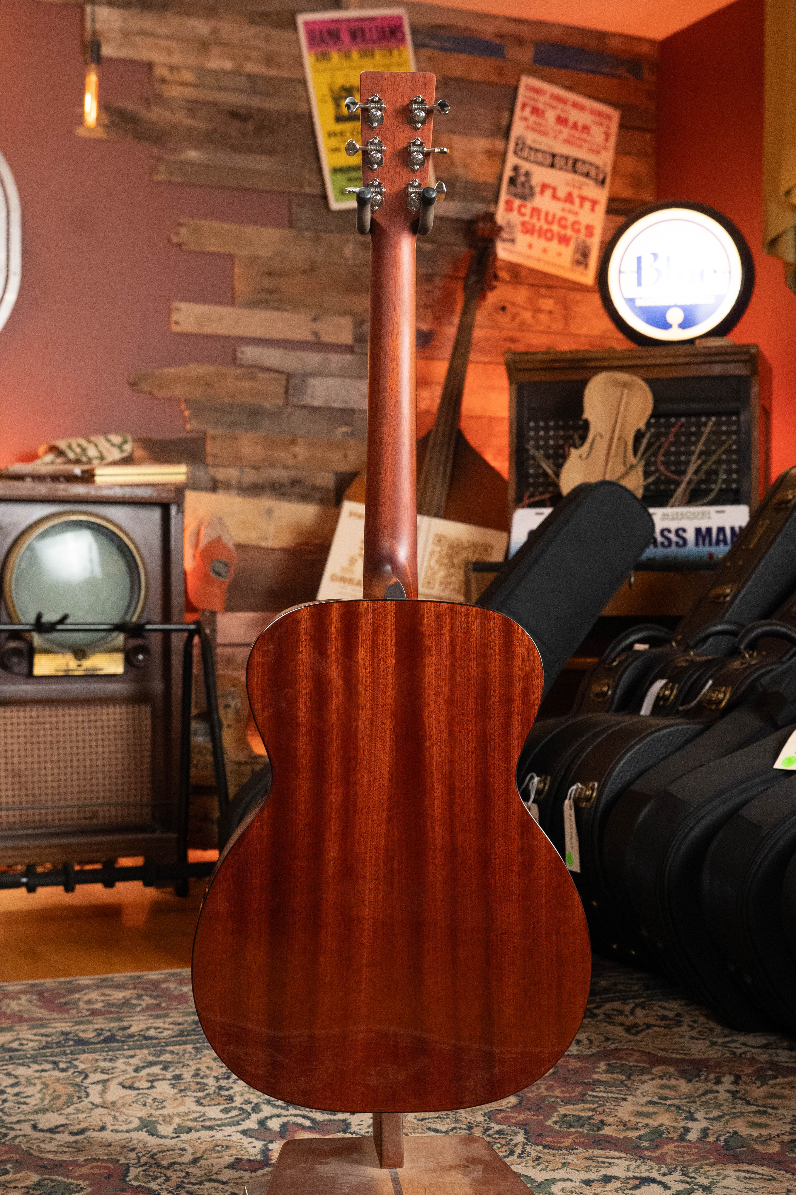 Eastman E2OM-DLX-SB Cedar/Sapele Sunburst Guitar w/Fishman Pickup #4929