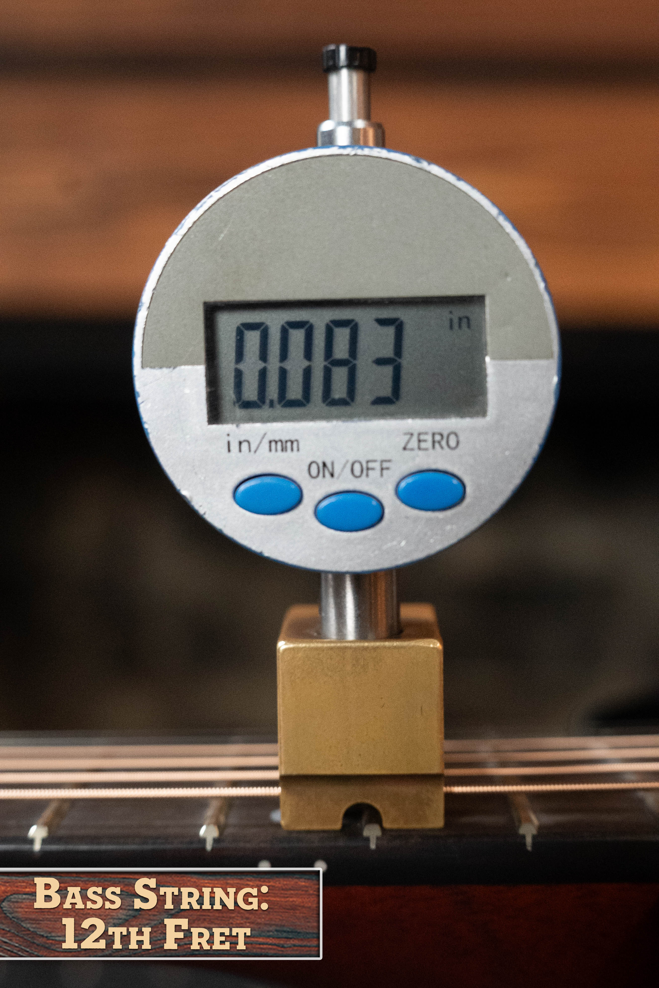 Eastman E2OM-DLX-SB Cedar/Sapele Sunburst Guitar w/Fishman Pickup #4929