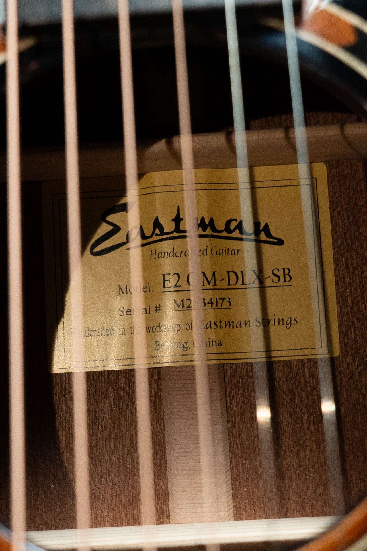 Eastman E2OM-DLX-SB Cedar/Sapele Sunburst Orchestra Model Guitar w/Fishman Pickup #4173