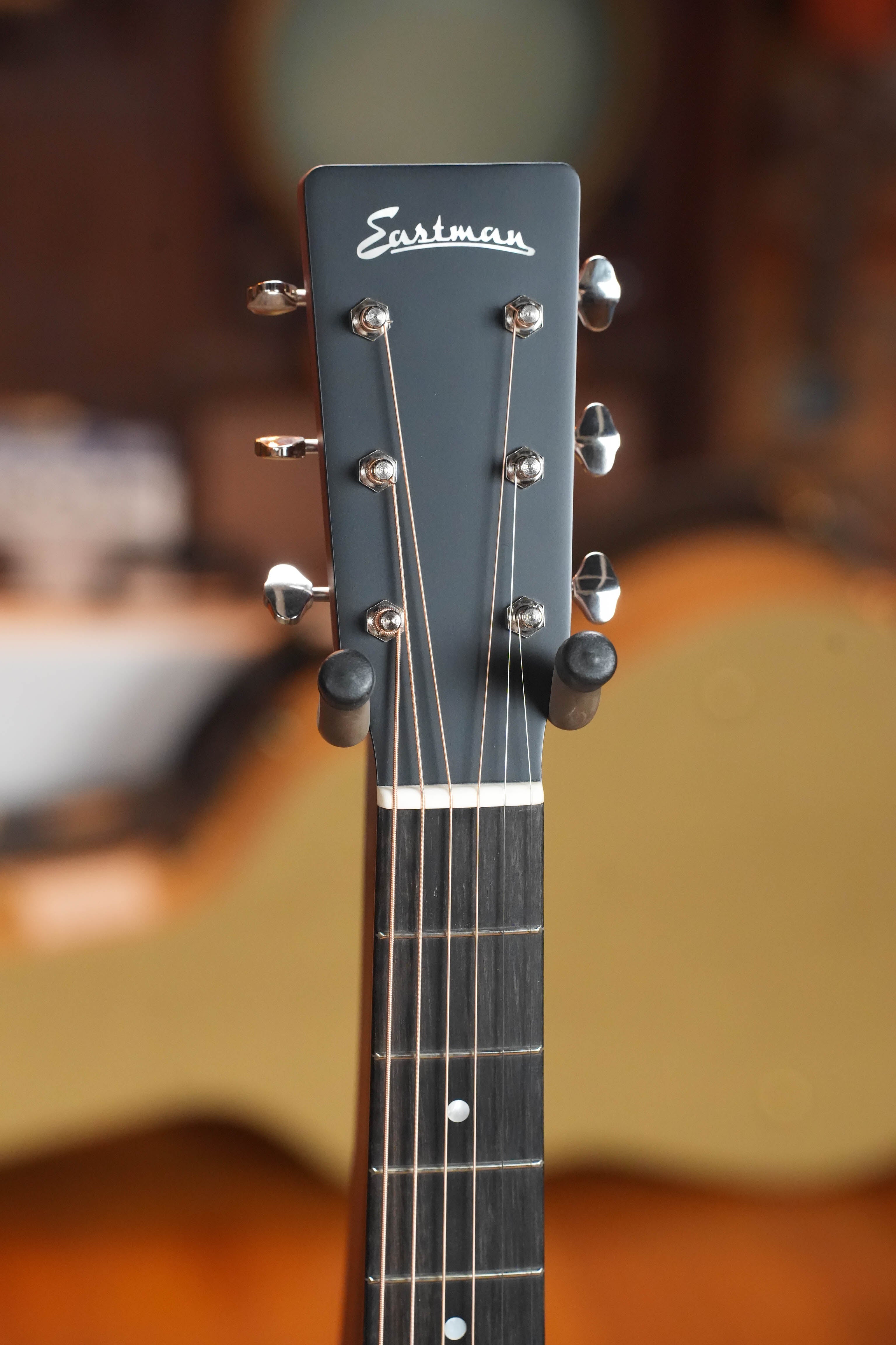 Eastman E2OM-DLX-SB Sunburst Deluxe Orchestra Model Acoustic-Electric Guitar #6236