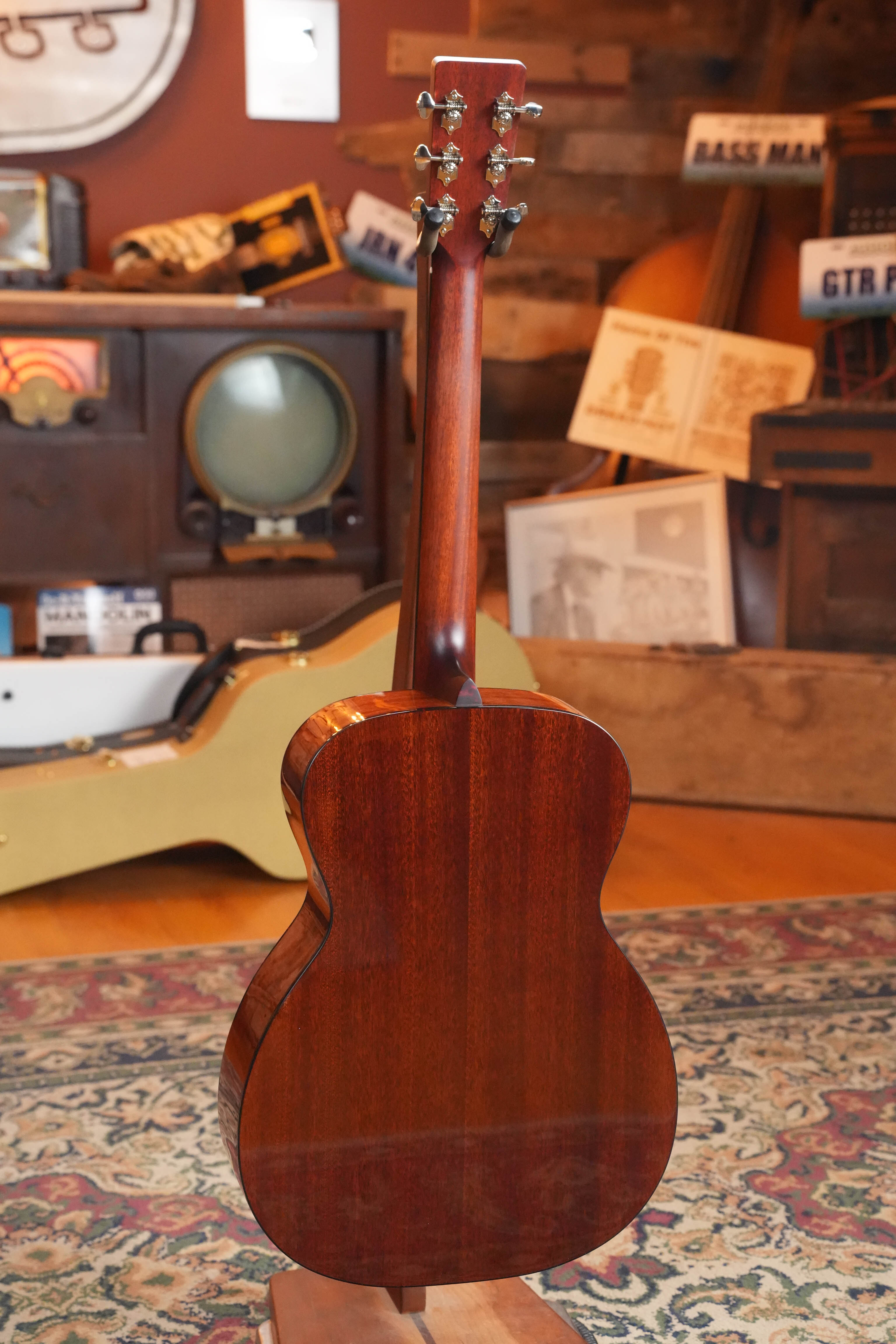 Eastman E2OM-DLX-SB Sunburst Deluxe Orchestra Model Acoustic-Electric Guitar #6236