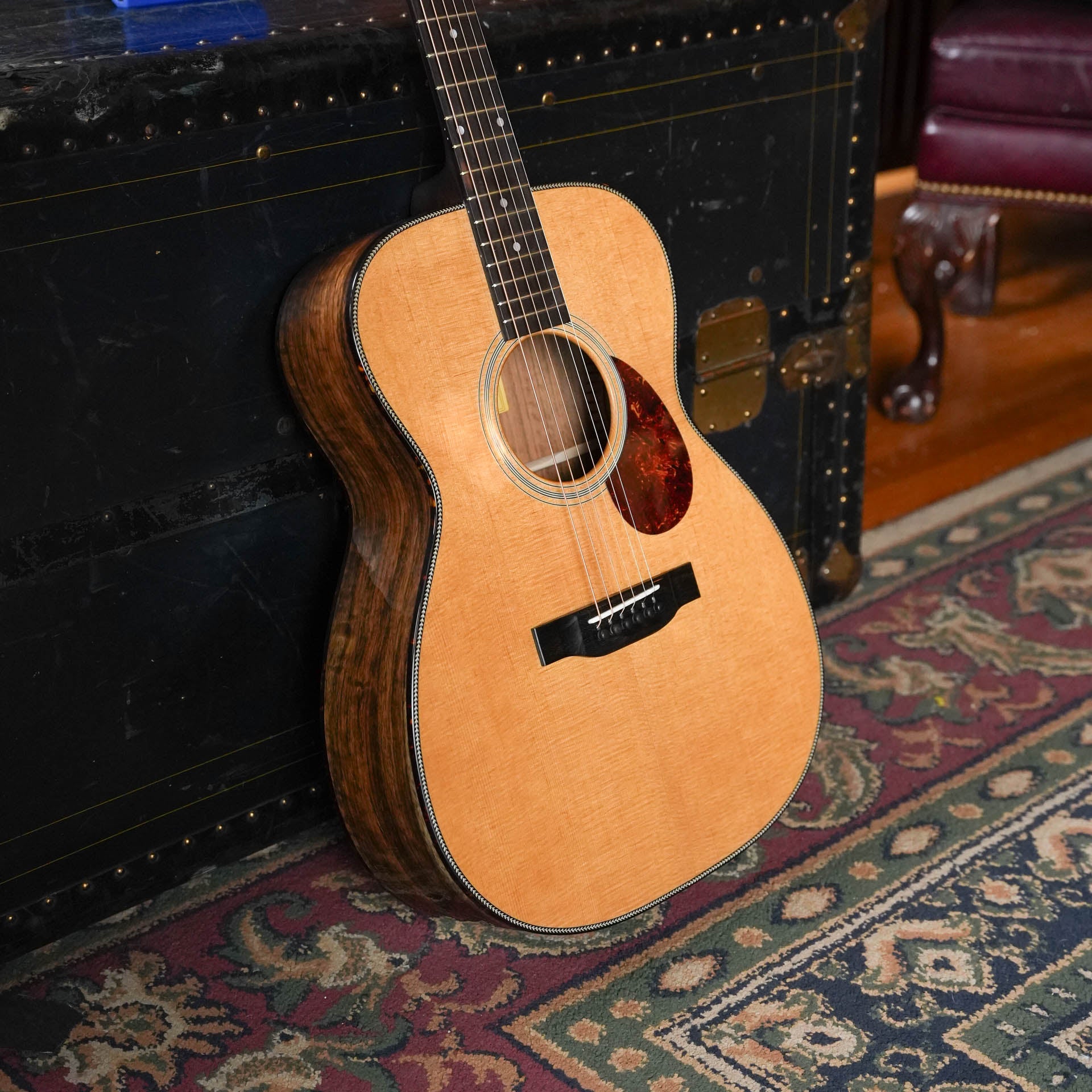 Eastman E3OM-DLX Gloss Orchestra Model Guitar w/Fishman Pickup #4580
