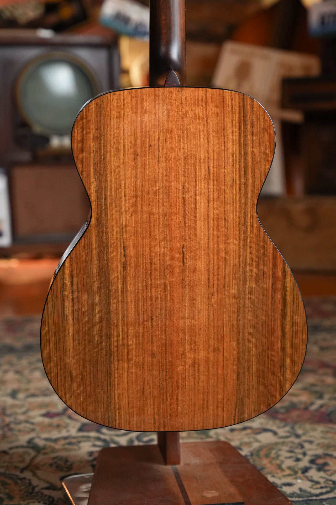 Eastman E3OM-DLX Gloss Orchestra Model Guitar w/Fishman Pickup #4580