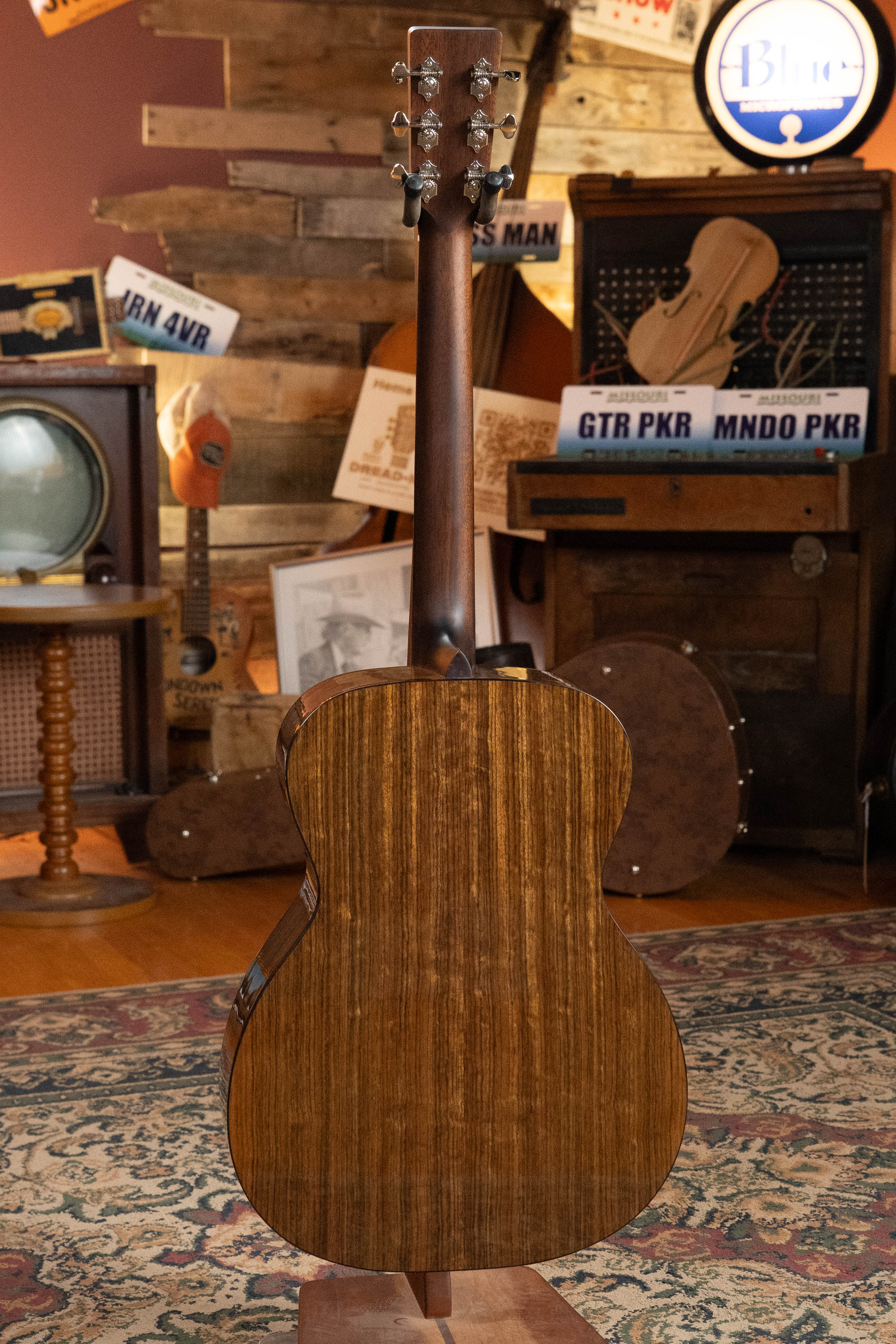 Eastman E3OM-DLX Sitka/Ovangkol Acoustic Guitar w/ Fishman Pickup #5604