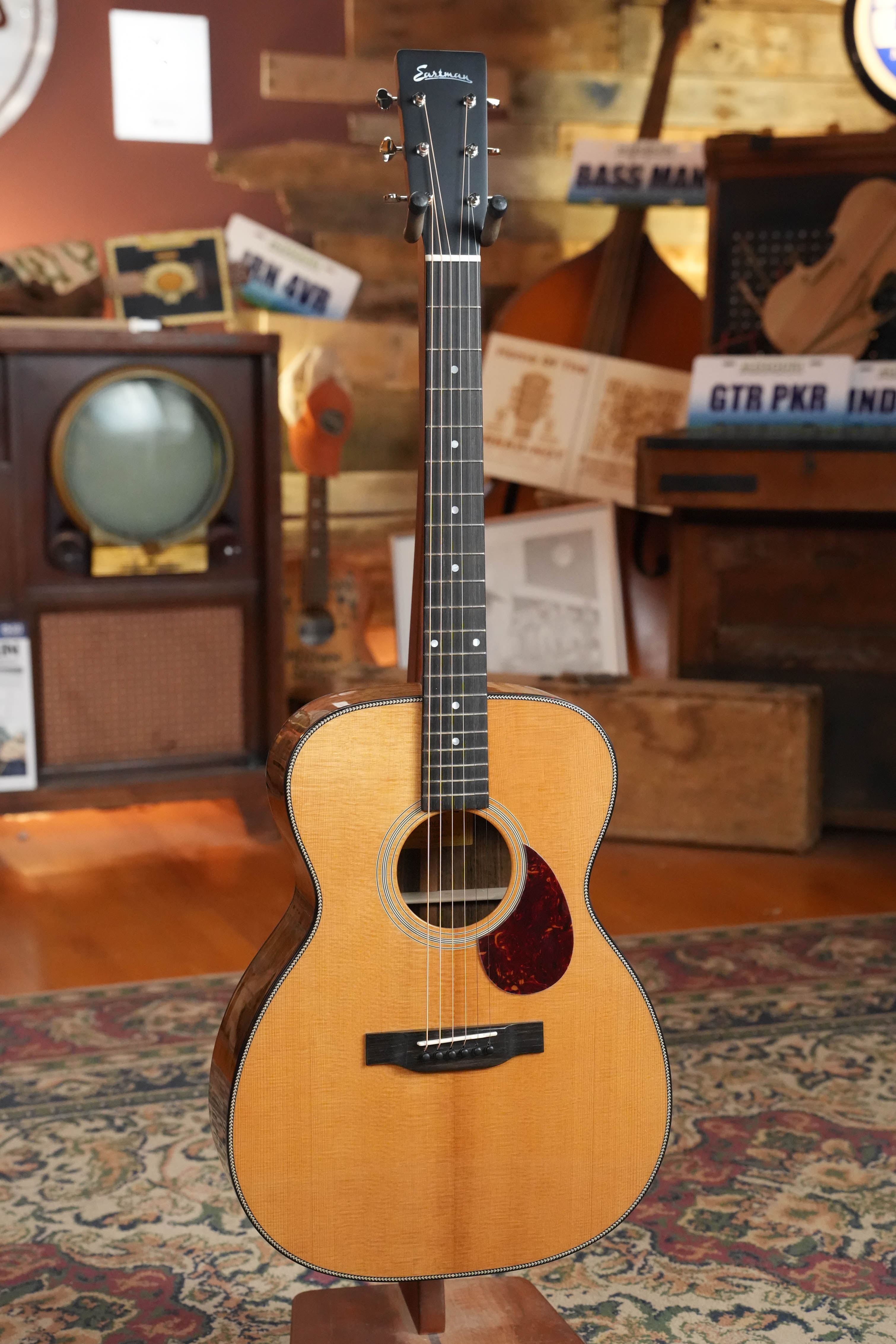 Eastman E3OM-DLX Sitka/Ovangkol Acoustic Guitar w/ Fishman Pickup #9222
