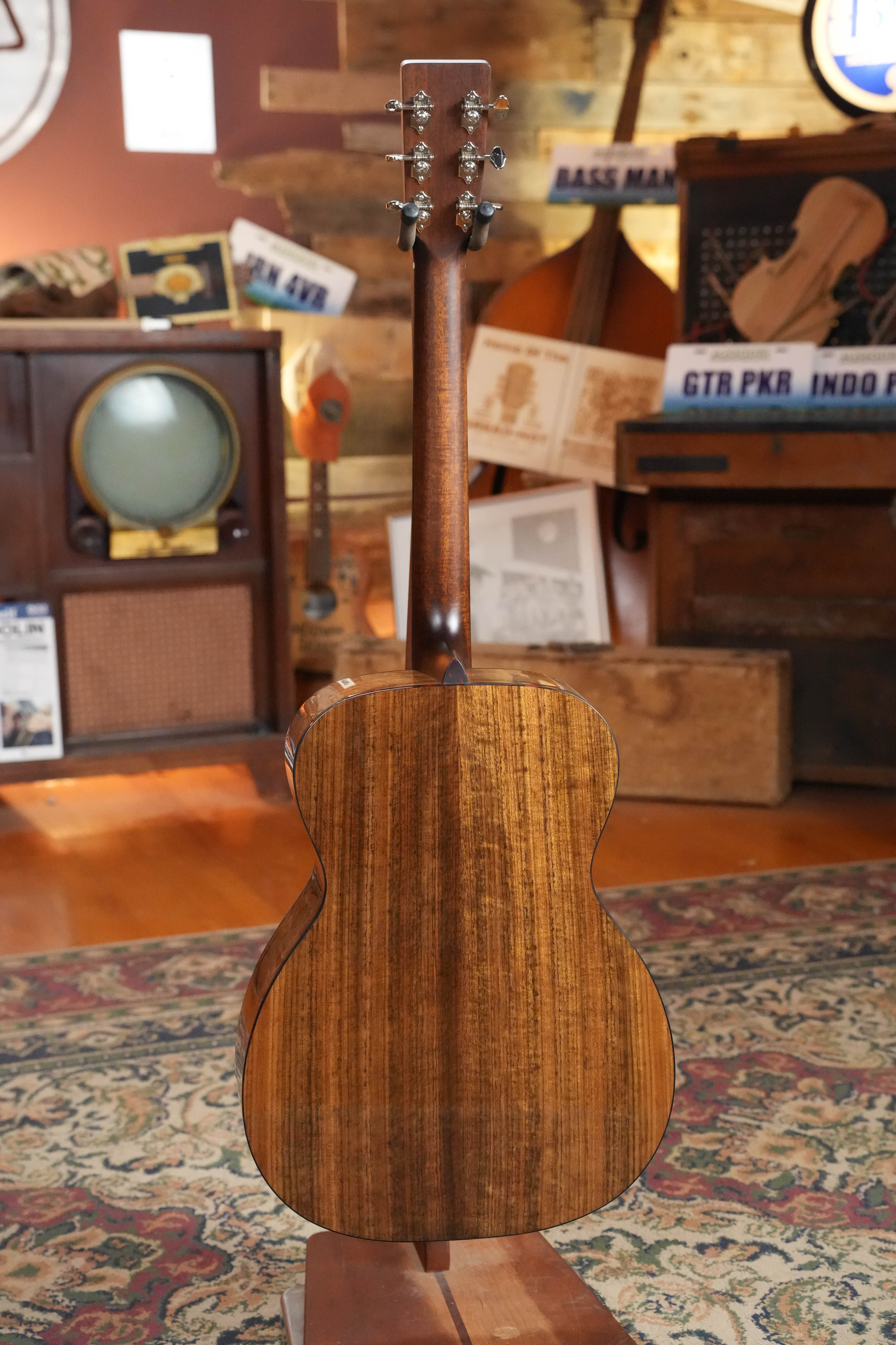 Eastman E3OM-DLX Sitka/Ovangkol Acoustic Guitar w/ Fishman Pickup #9222