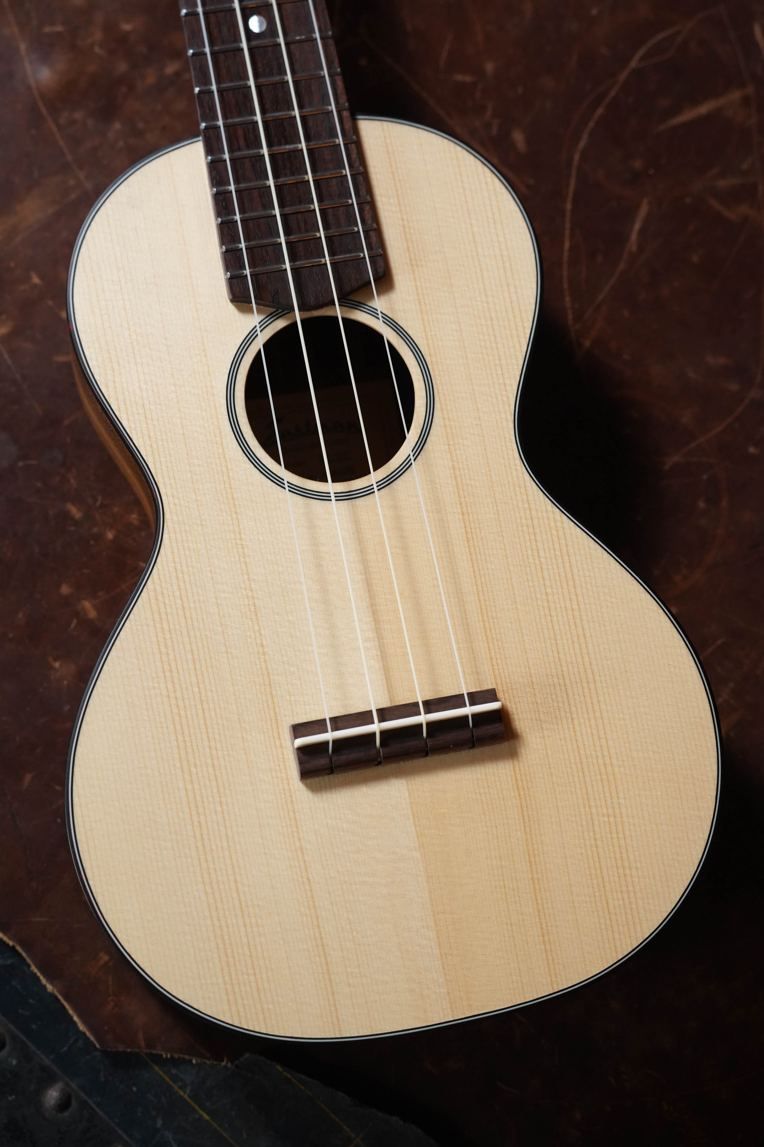 Eastman EU2-C Sitka/Ovangkol Concert Ukulele #6789