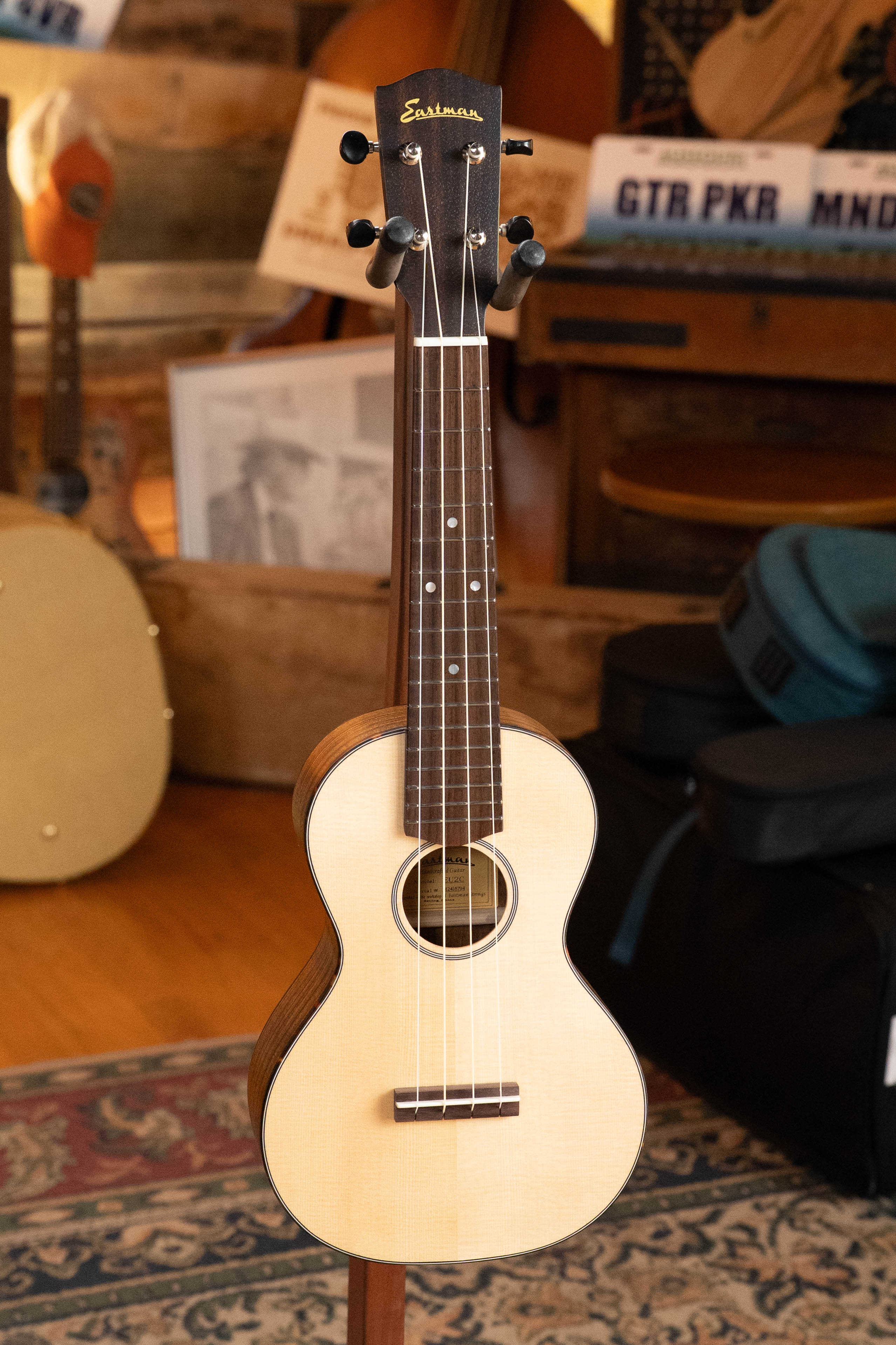 Eastman EU2-C Sitka/Ovangkol Concert Ukulele #6794