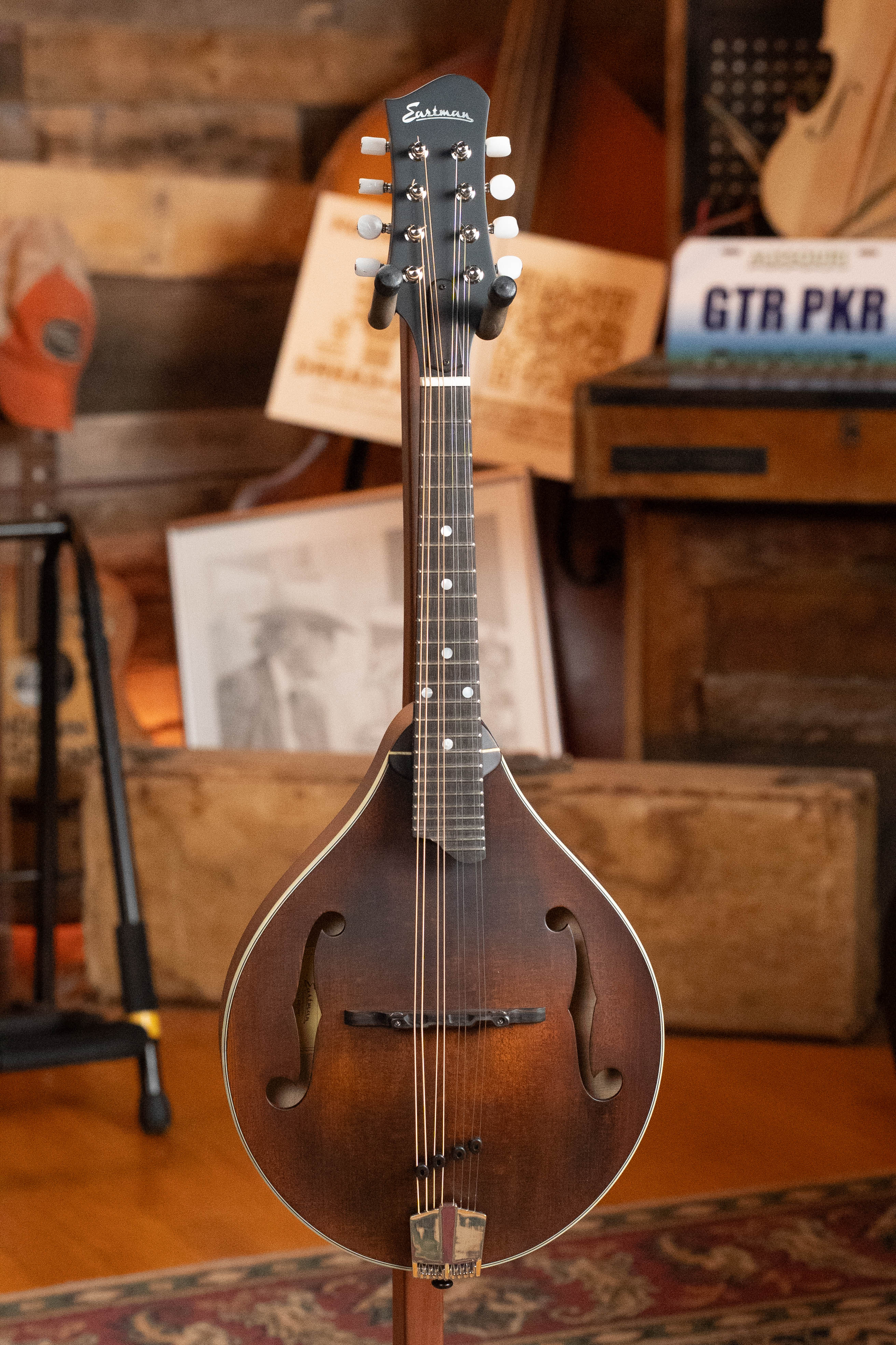 Eastman MD305 Spruce/Maple A-Style Hand-Carved Mandolin #3318