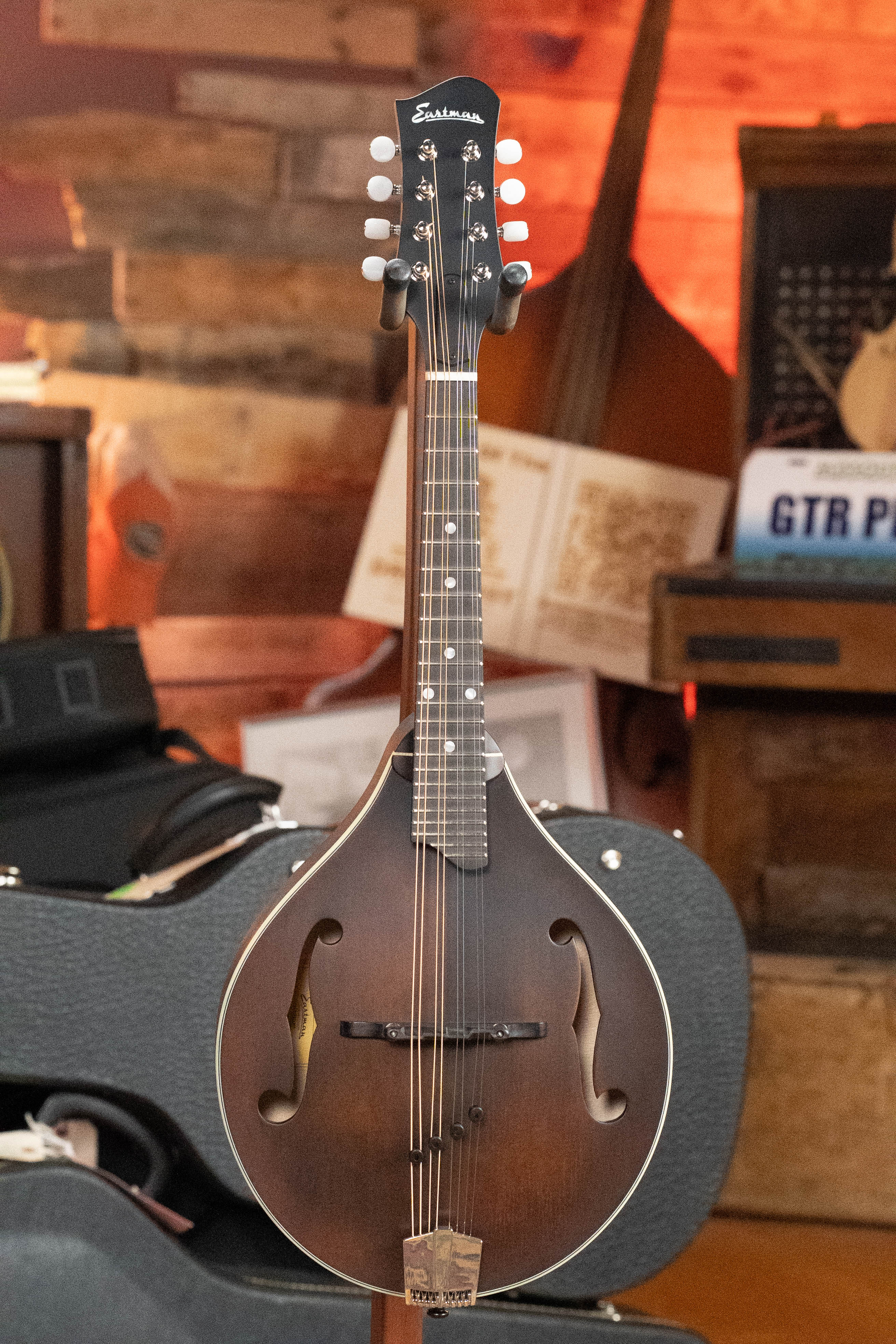 Eastman MD305 Spruce/Maple A-Style Hand-Carved Mandolin #3525