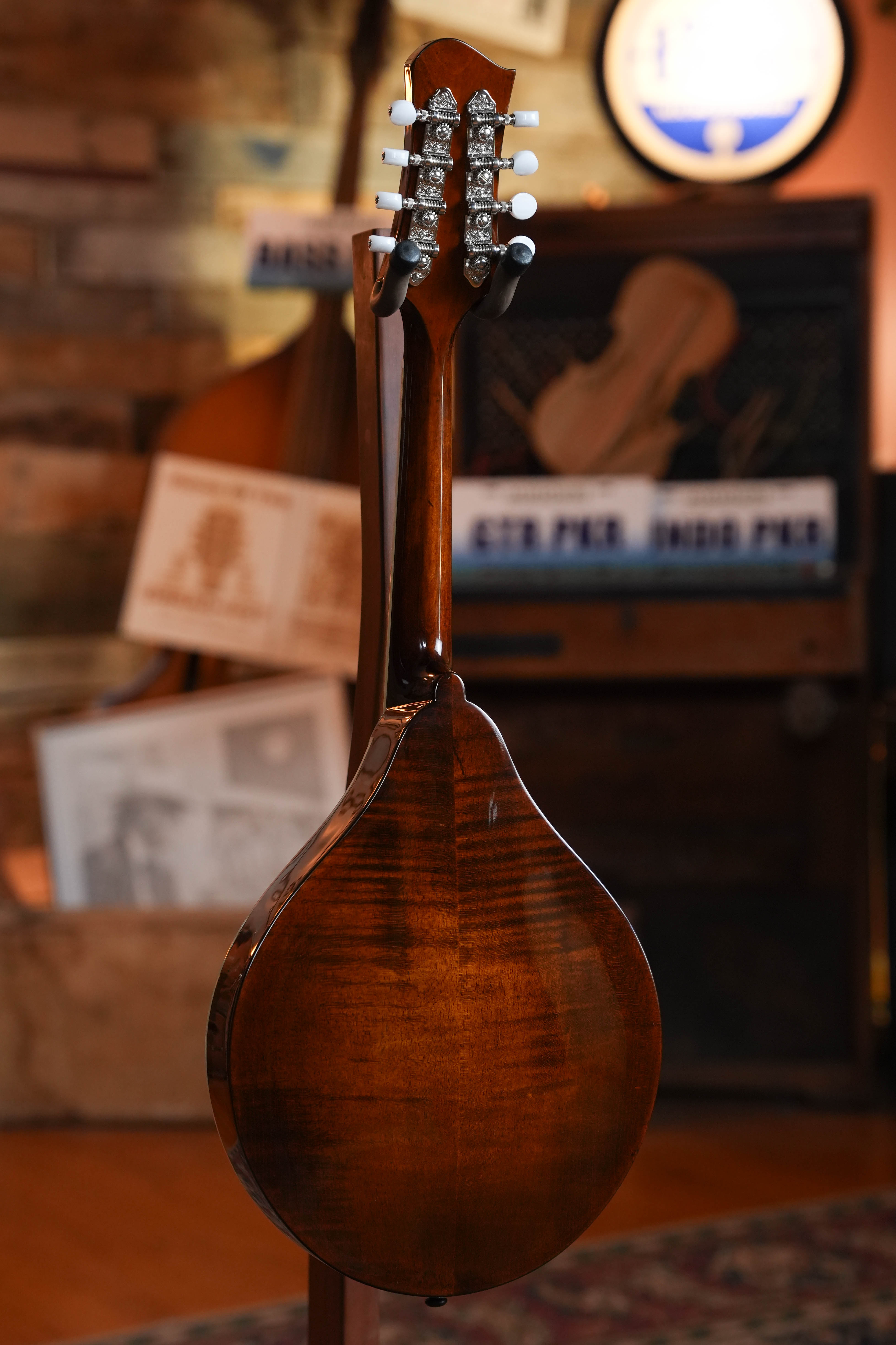 Eastman MD505-CS Spruce/Maple Classic Sunburst A-Style Mandolin #3162