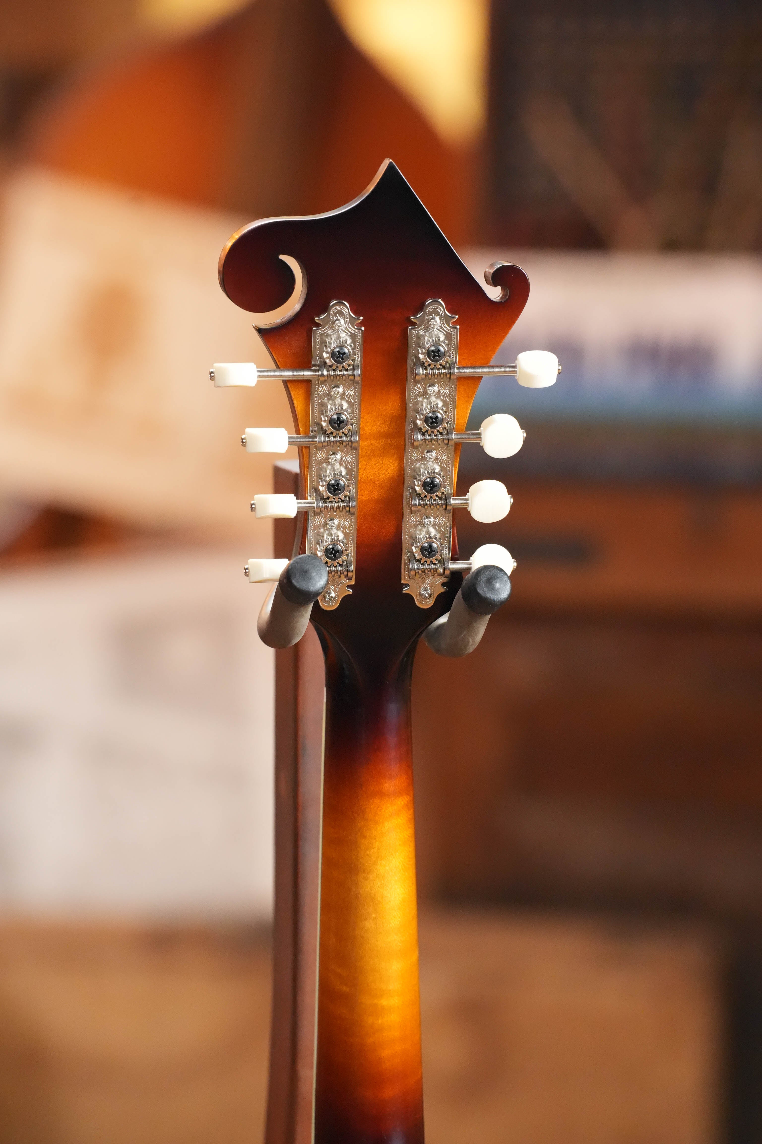 Eastman MD515/TV-WN-SB Spruce/Maple Wide Nut Sunburst F-Style Mandolin #0700