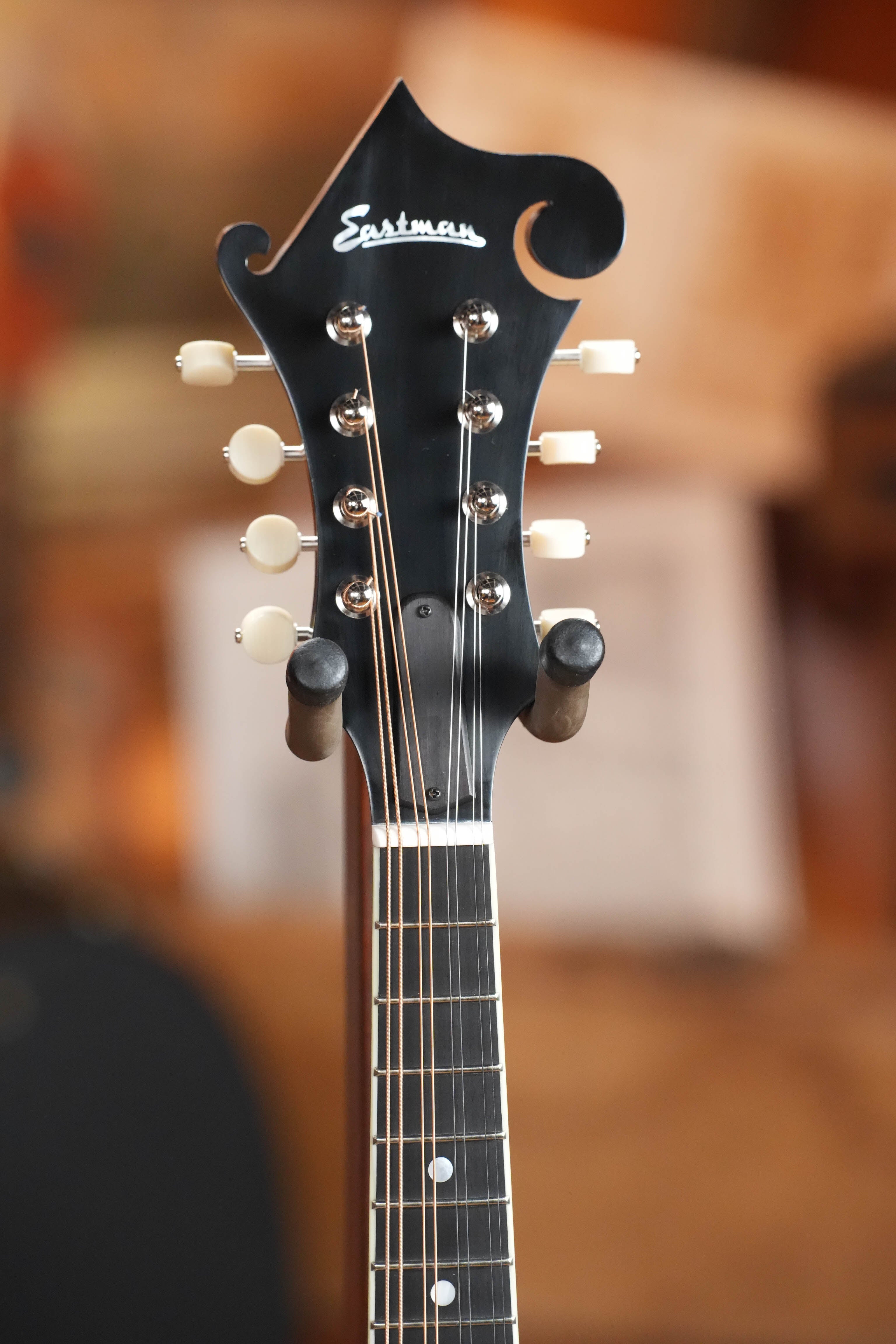 Eastman MD515/TV-WN-SB Spruce/Maple Wide Nut Sunburst F-Style Mandolin #0700