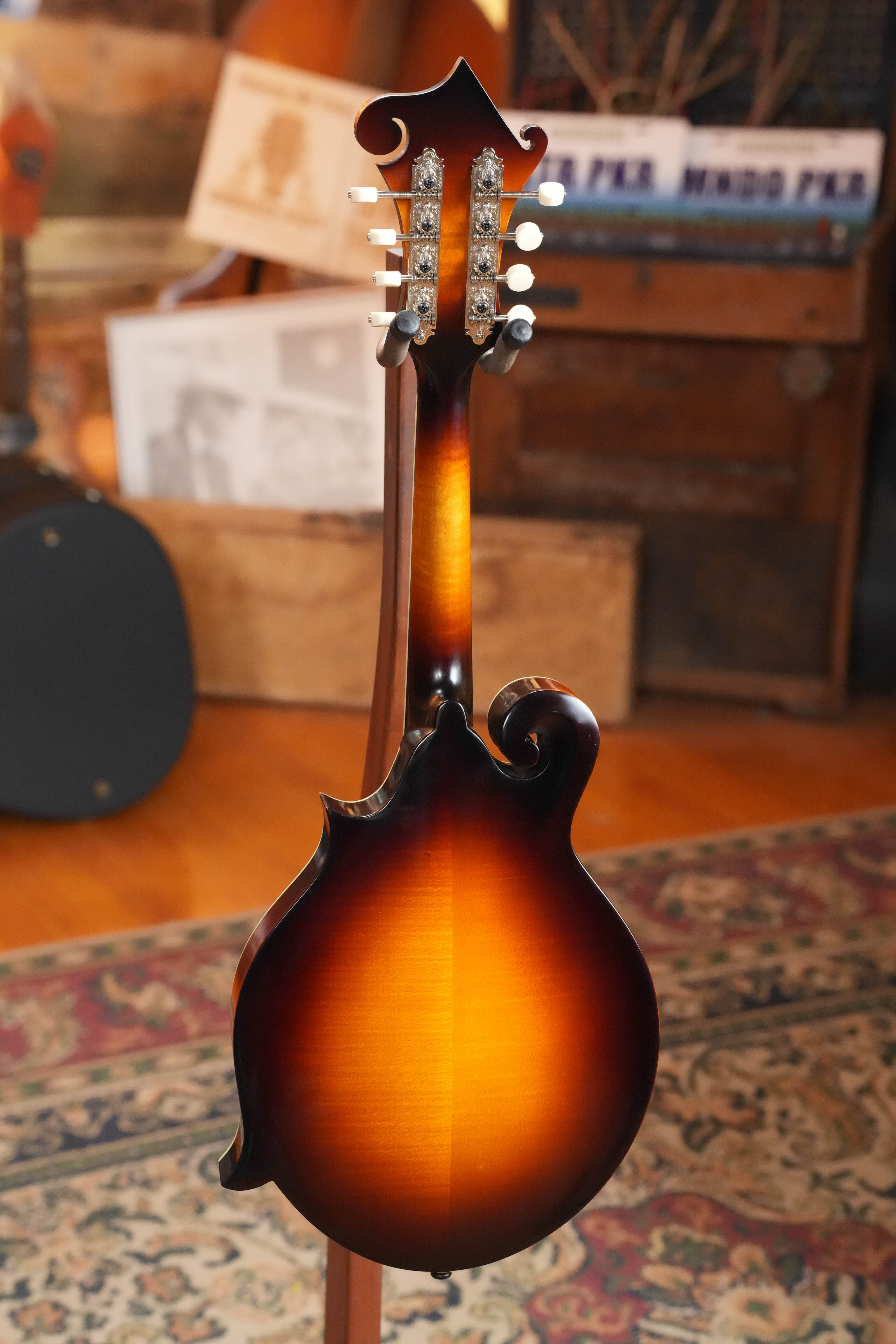 Eastman MD515/TV-WN-SB Spruce/Maple Wide Nut Sunburst F-Style Mandolin #0700