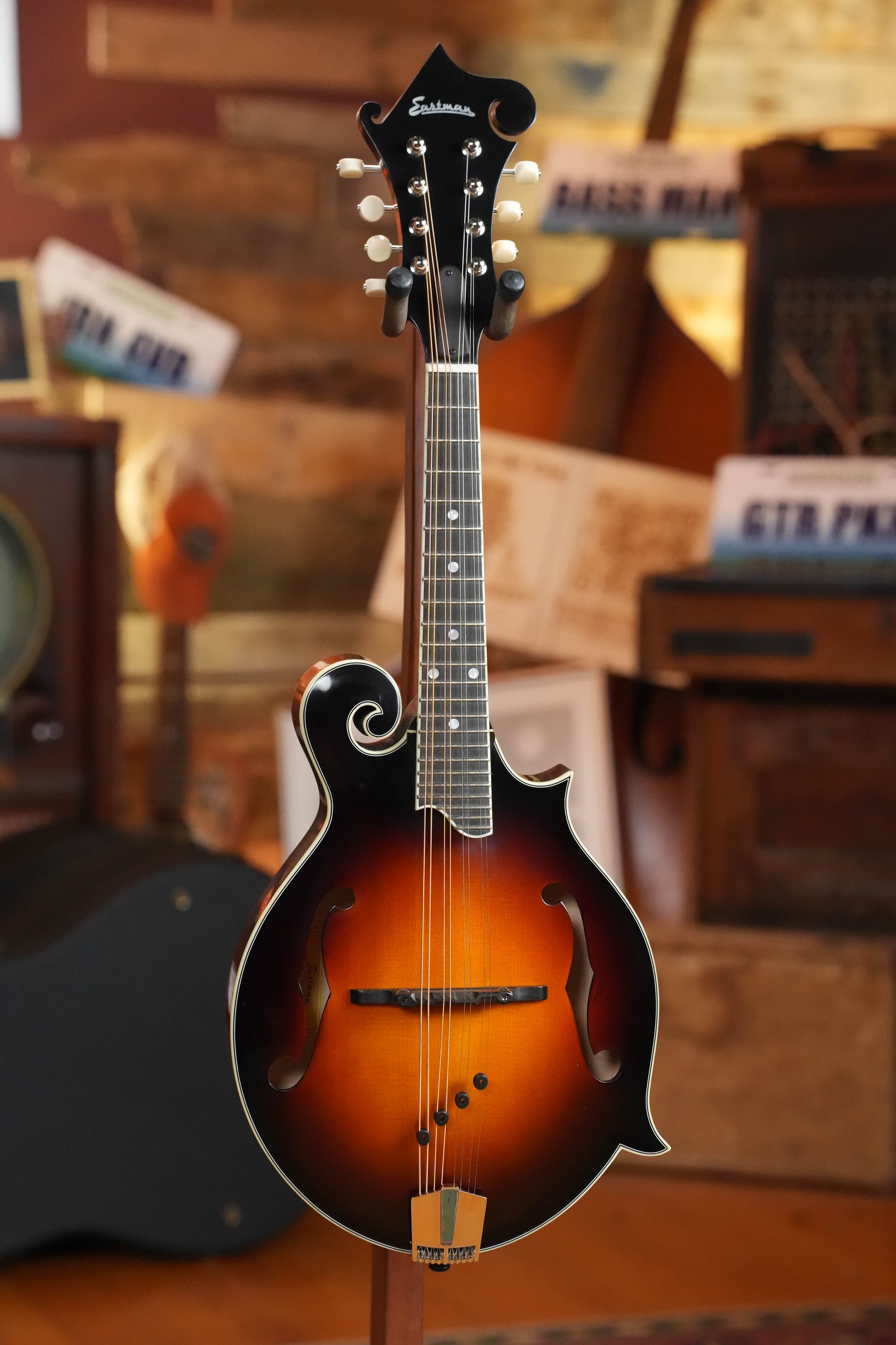 Eastman MD515/TV-WN-SB Spruce/Maple Wide Nut Sunburst F-Style Mandolin #0702