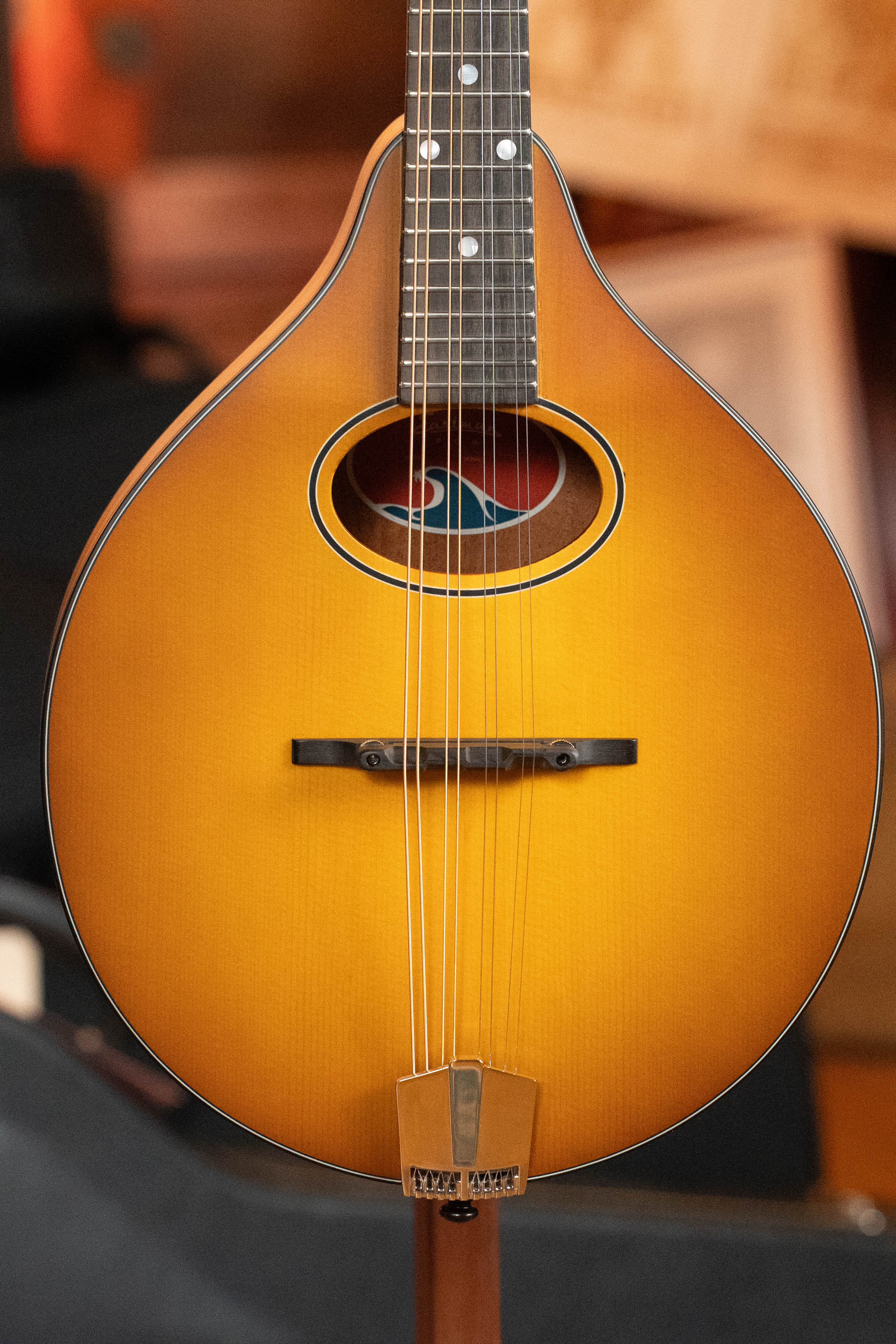 Eastman PCH-M104-GB Solid Spruce/Laminated Mahogany Goldburst Flattop A-Style Mandolin #0056