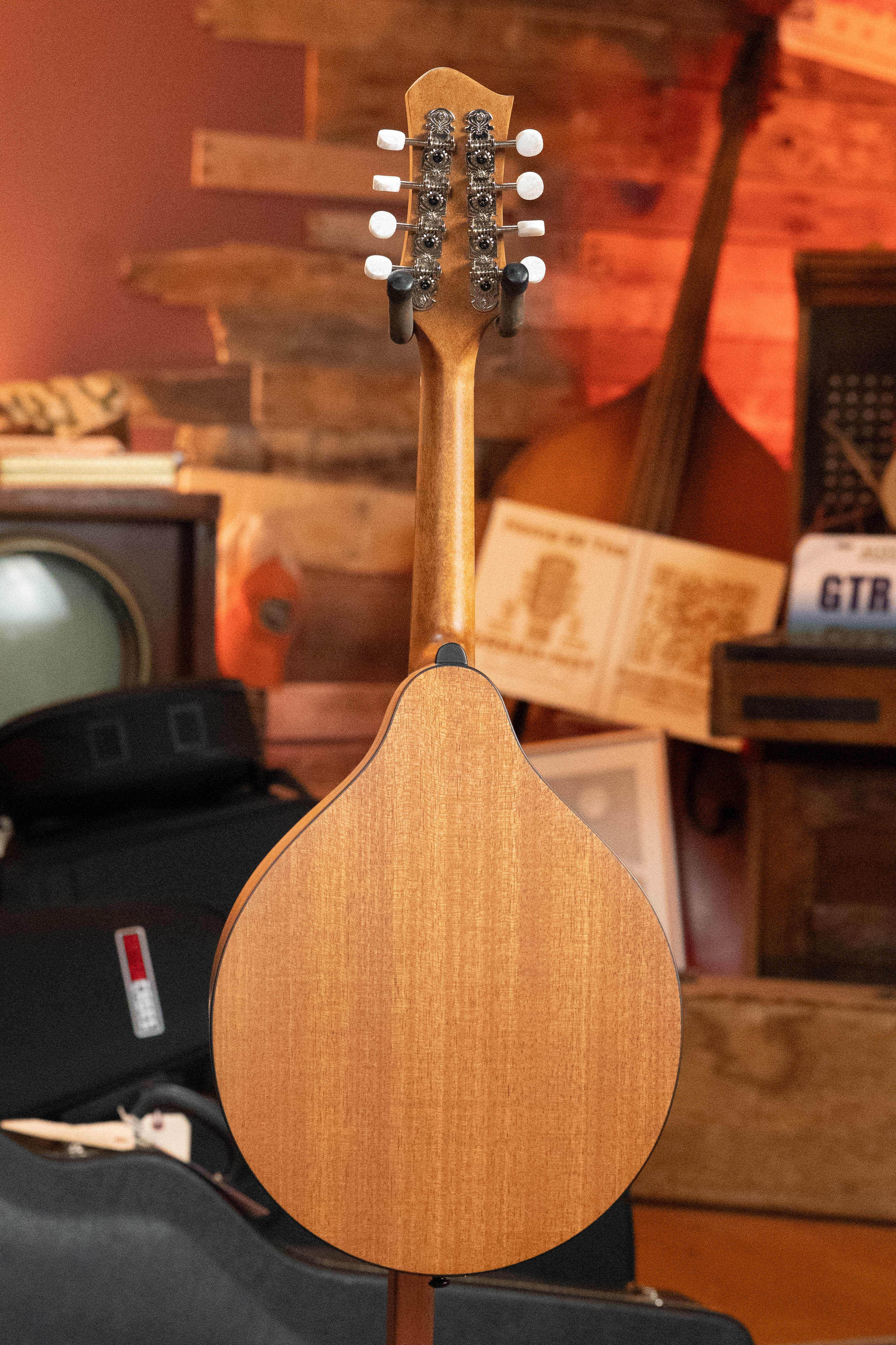 Eastman PCH-M104-GB Solid Spruce/Laminated Mahogany Goldburst Flattop A-Style Mandolin #0056