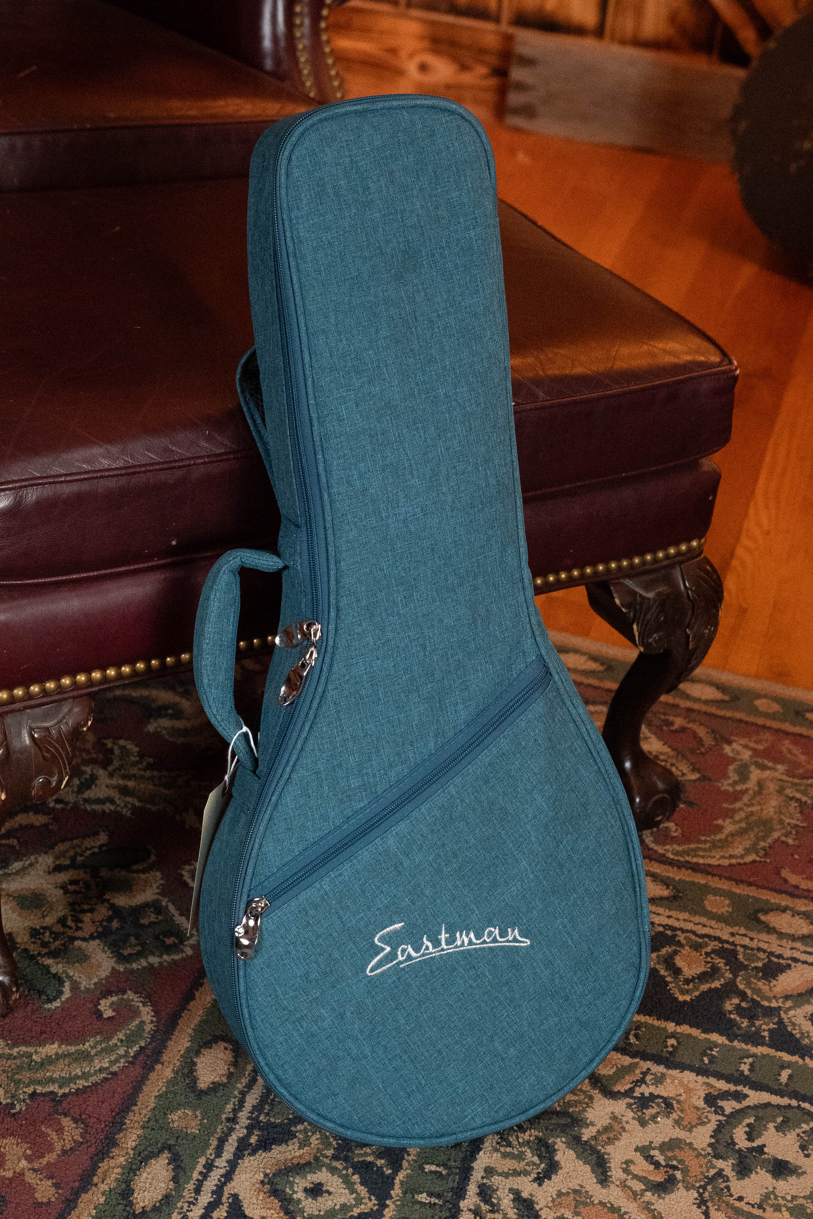 Eastman PCH-M104-GB Solid Spruce/Laminated Mahogany Goldburst Flattop A-Style Mandolin #0065