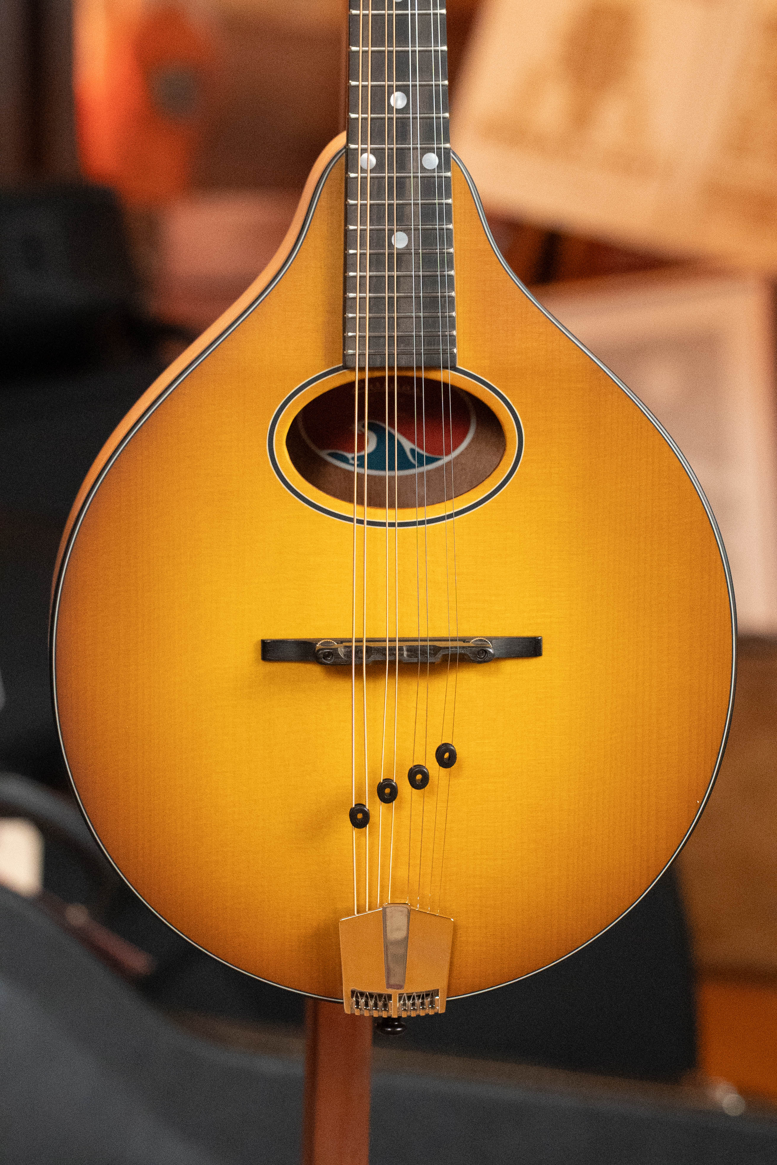 Eastman PCH-M104-GB Solid Spruce/Laminated Mahogany Goldburst Flattop A-Style Mandolin #0065