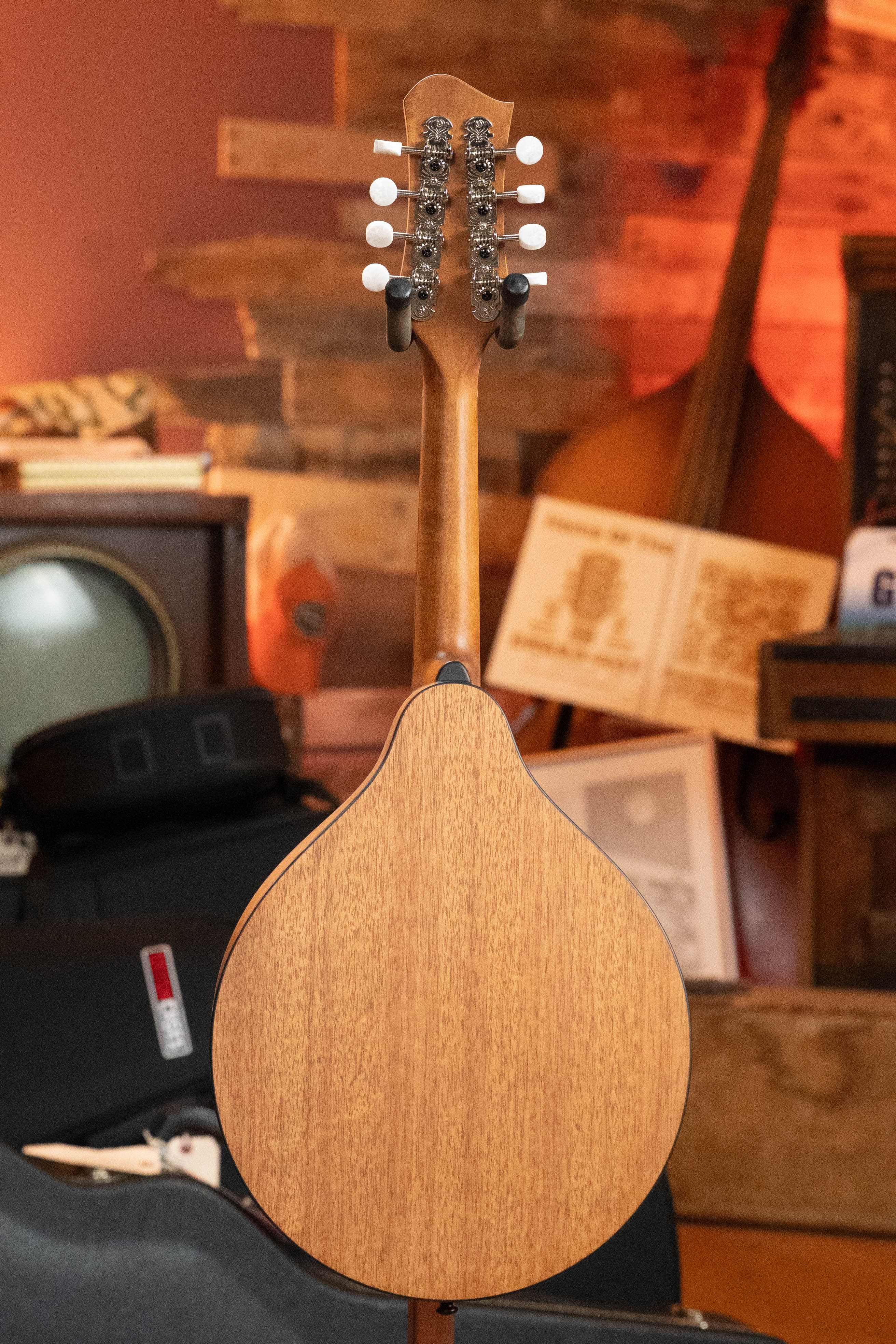 Eastman PCH-M104-GB Solid Spruce/Laminated Mahogany Goldburst Flattop A-Style Mandolin #0065